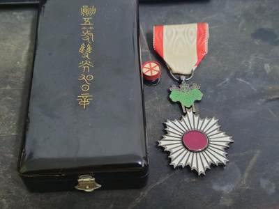 各国勋章奖章拍卖第53期，五一劳动节专场 - 日本勋五等双光旭日章，带盒略，明治时代版本