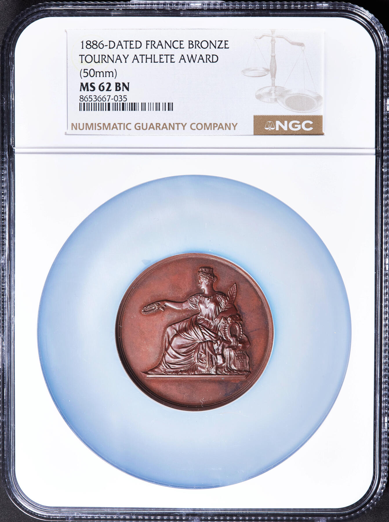 【俄甄集藏】满园春色-2026年(051)04-22星期三 晚 19:30 全场包邮 比利时1886年胜利女神坐像纪念图尔奈全民运动竞赛大铜章，NGC MS62，红铜原色包浆，高浮雕，设计简约而精美，授予A·特里费，直径：50mm，重：45.8克，标签错误