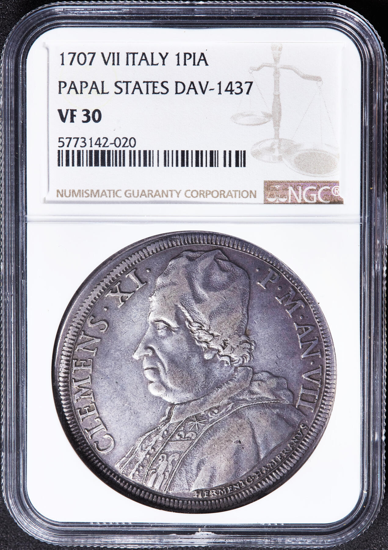 【俄甄集藏】满园春色-2026年(051)04-22星期三 晚 19:30 全场包邮 教皇国1707年克莱门特十一世1皮阿斯特圣彼得向和平女神祈福大银币，NGC VF30，原味包浆，稀少品种