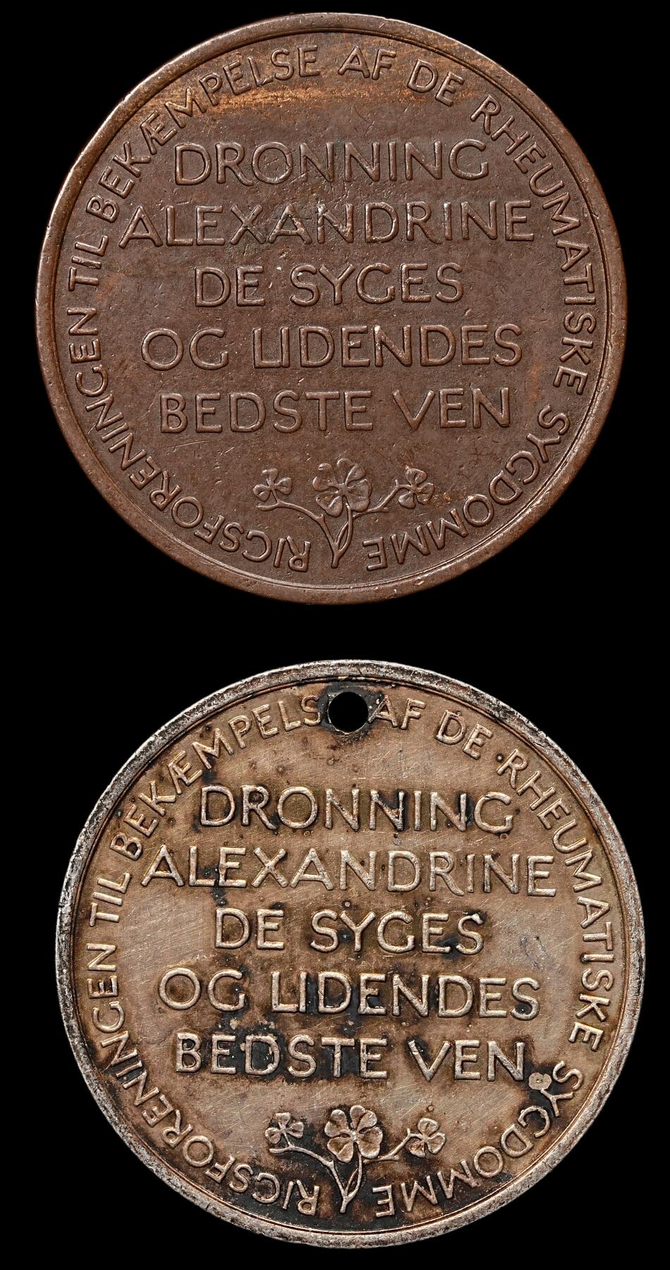 修遠堂世界钱币第111期 20世纪初丹麦国家抗风湿协会章2枚，总重23.87g，一枚打孔