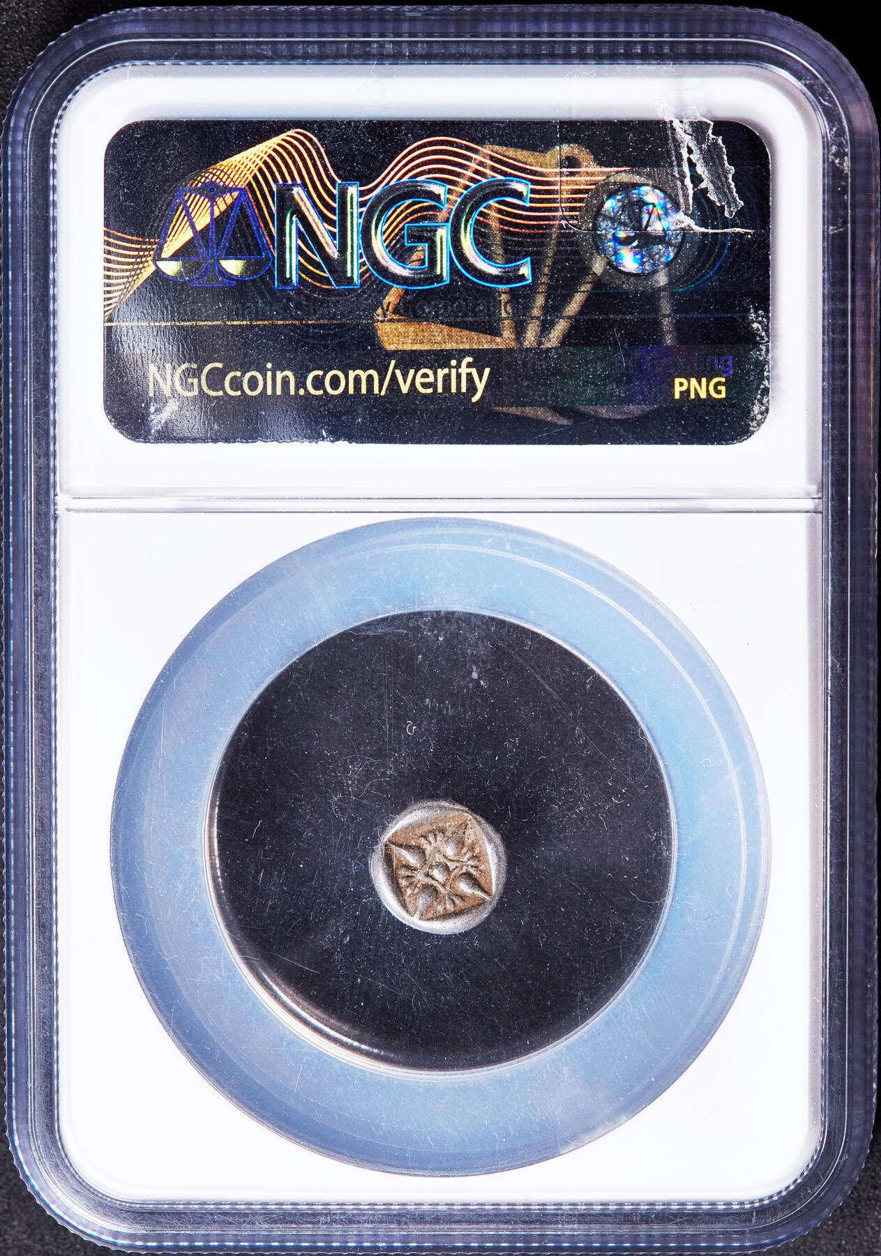 【俄甄集藏】满园春色-2026年(051)04-22星期三 晚 19:30 全场包邮 古希腊爱奥尼亚米利都城邦约公元前6世纪晚期-前5世纪早期狮子头1奥波银币，NGC VF，正面张口咆哮的向左的狮子头，背面戳记中有大芒星图案，原味状态，经典品种