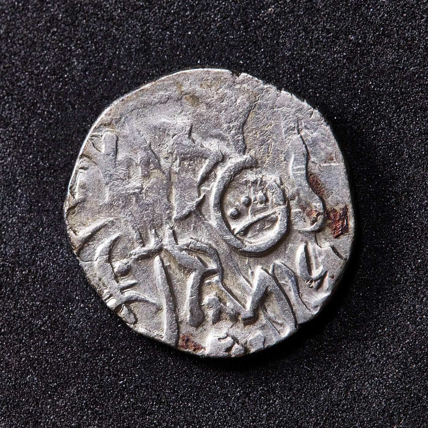 【俄甄集藏】满园春色-2026年(051)04-22星期三 晚 19:30 全场包邮 印度沙希王朝公元8世纪-9世纪萨曼塔·提婆1吉塔尔瘤牛骑士银币，正面骑士，背面瘤牛，直径：18mm，重量：3.2克