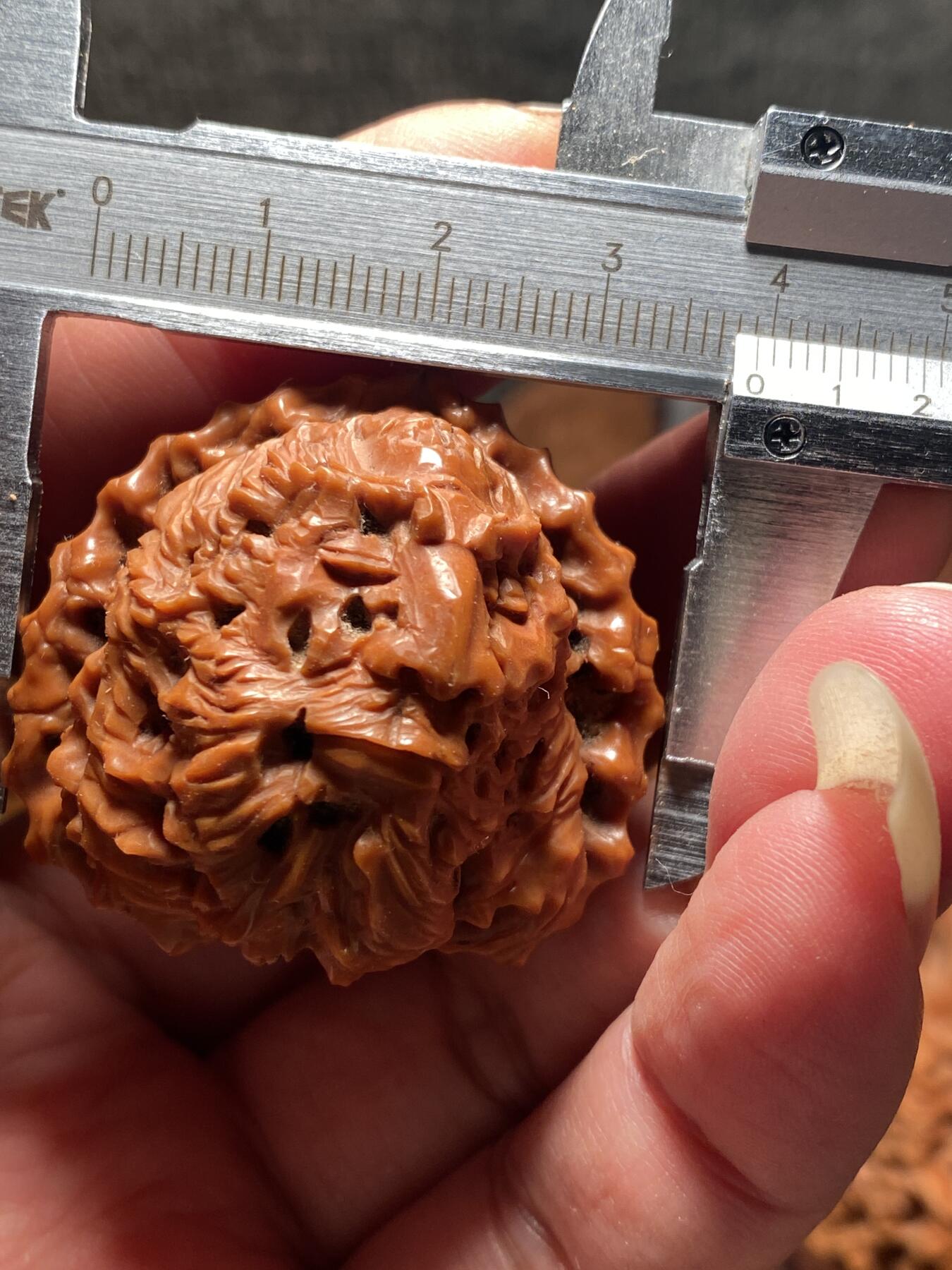 捡漏苏州非物质文化遗产，核雕艺术老苏工 福利苏工核雕，纯手工雕刻,核桃老苏工留刀痕钟馗百态，个性十足，等待有缘人，市场无同款，尺寸3。9喜欢的来