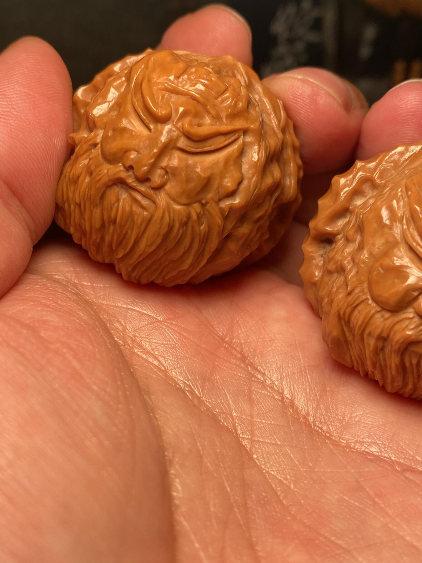 捡漏苏州非物质文化遗产，核雕艺术老苏工 福利苏工核雕，纯手工雕刻,核桃老苏工关二哥，忠义千秋，个性十足，等待有缘人，市场无同款，尺寸4。05喜欢的来