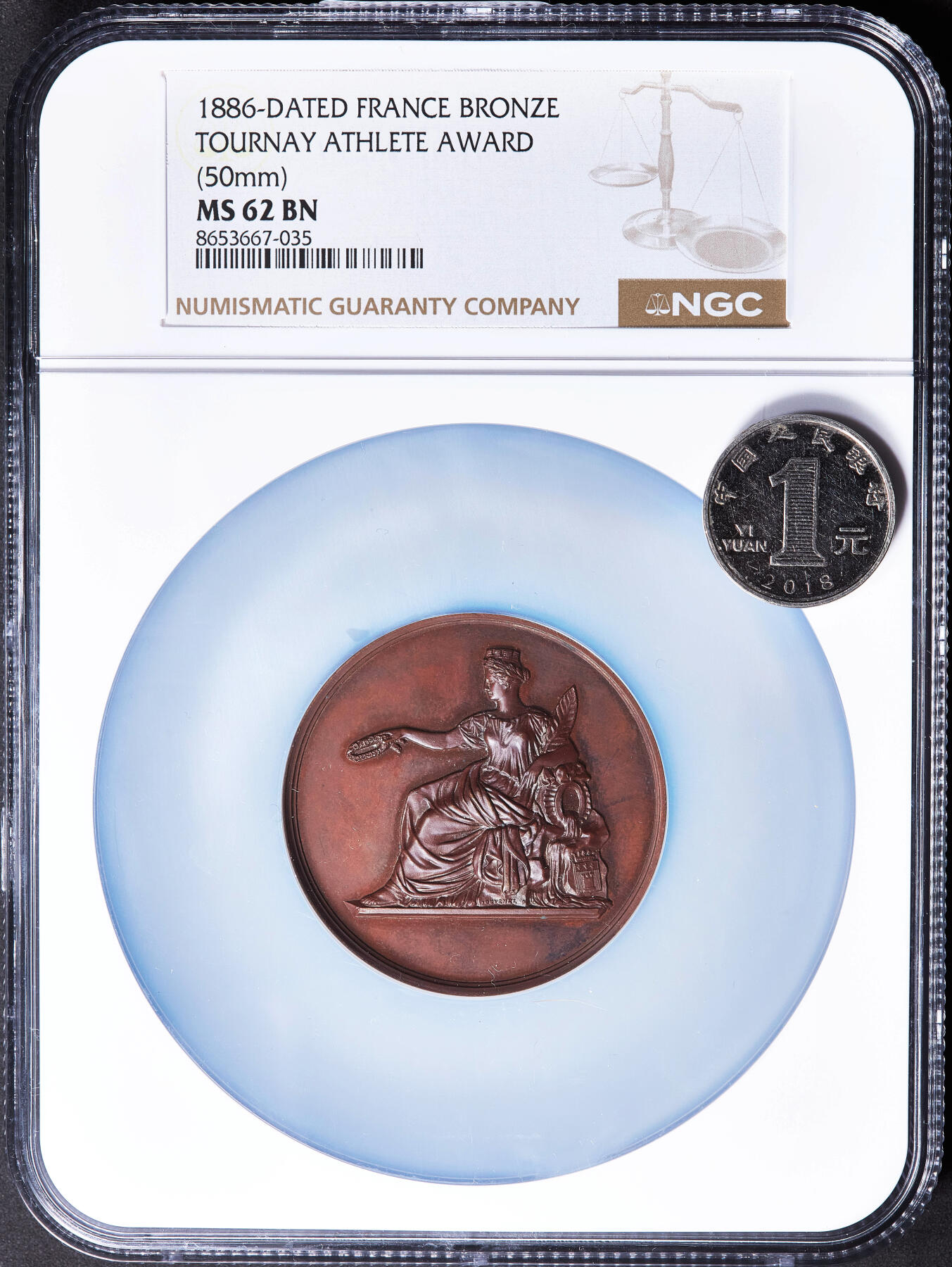 【俄甄集藏】满园春色-2026年(051)04-22星期三 晚 19:30 全场包邮 比利时1886年胜利女神坐像纪念图尔奈全民运动竞赛大铜章，NGC MS62，红铜原色包浆，高浮雕，设计简约而精美，授予A·特里费，直径：50mm，重：45.8克，标签错误