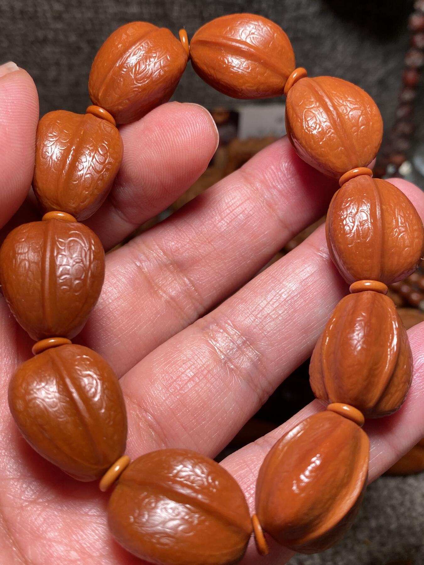 捡漏苏州非物质文化遗产，核雕艺术老苏工 福利苏工核雕，纯手工回纹铁核鱼背，10年老料，个性十足，等待有缘人，市场无同款，尺寸1。68x2.1左右喜欢的来