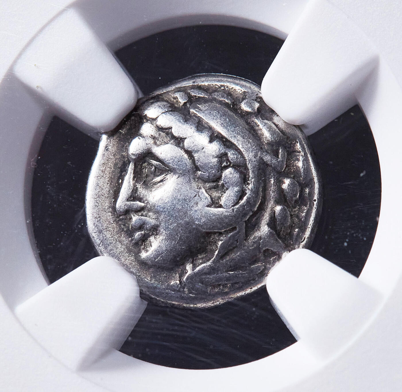 【俄甄集藏】满园春色-2026年(051)04-22星期三 晚 19:30 全场包邮 古希腊爱奥尼亚埃里特莱城公元前330-300年大力神半德拉克马银币，NGC ChF，正面大力神赫拉克勒斯头像向左，头戴狮皮头饰；背面铭文