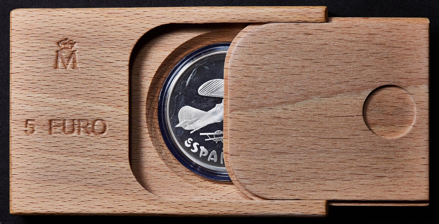 【俄甄集藏】满园春色-2026年(051)04-22星期三 晚 19:30 全场包邮 西班牙1997年航空史系列-纽波特与布雷盖双翼战斗机5欧元精制大银币，原木盒精装，带证书，重33.62克，925银，发行量50000枚，属于欧元流通前的预发行品种