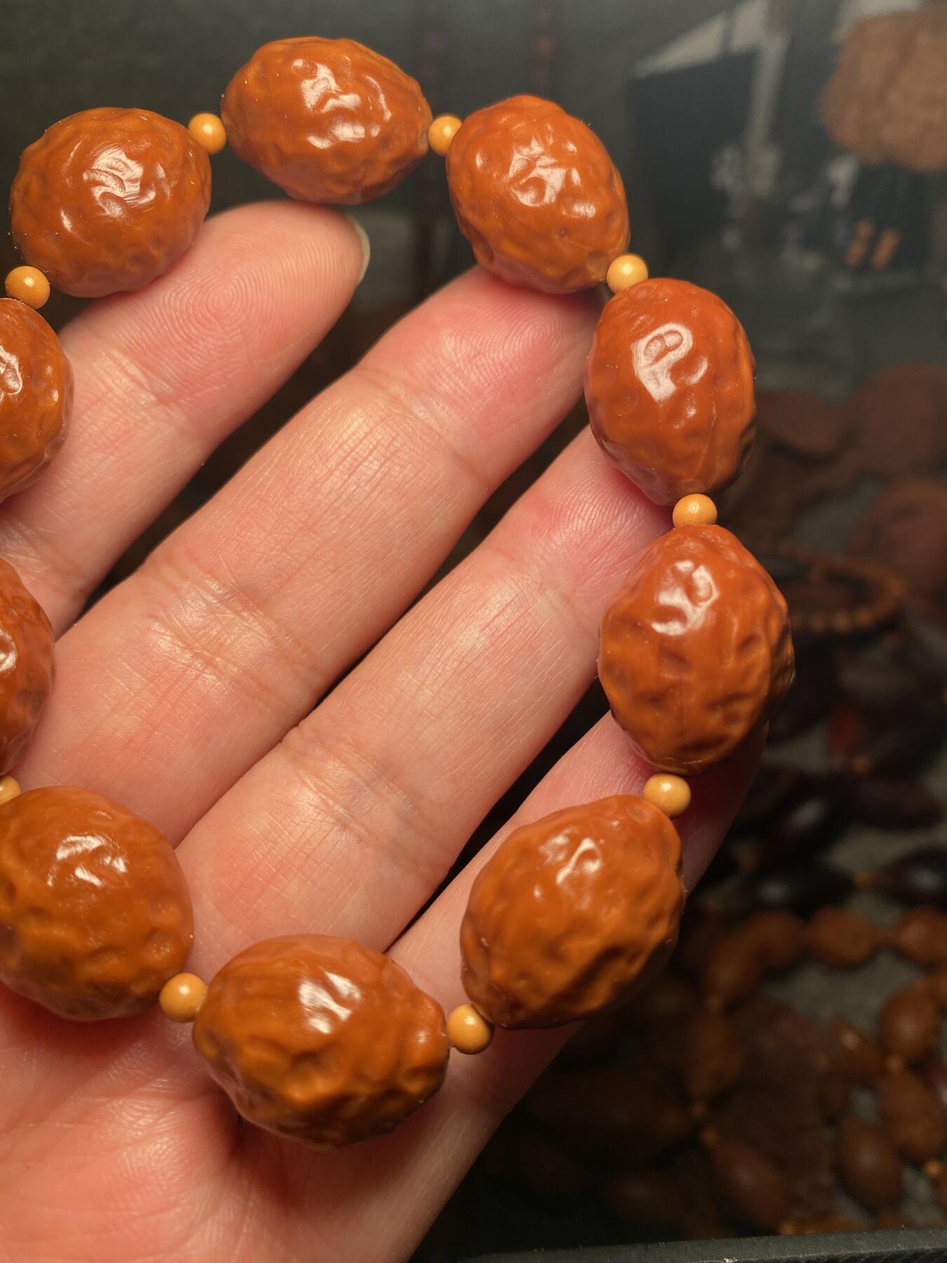 捡漏苏州非物质文化遗产，核雕艺术老苏工 福利苏工核雕，纯手工铁核大枣，10年老料，个性十足，等待有缘人，市场无同款，尺寸1。55x2.05左右喜欢的来