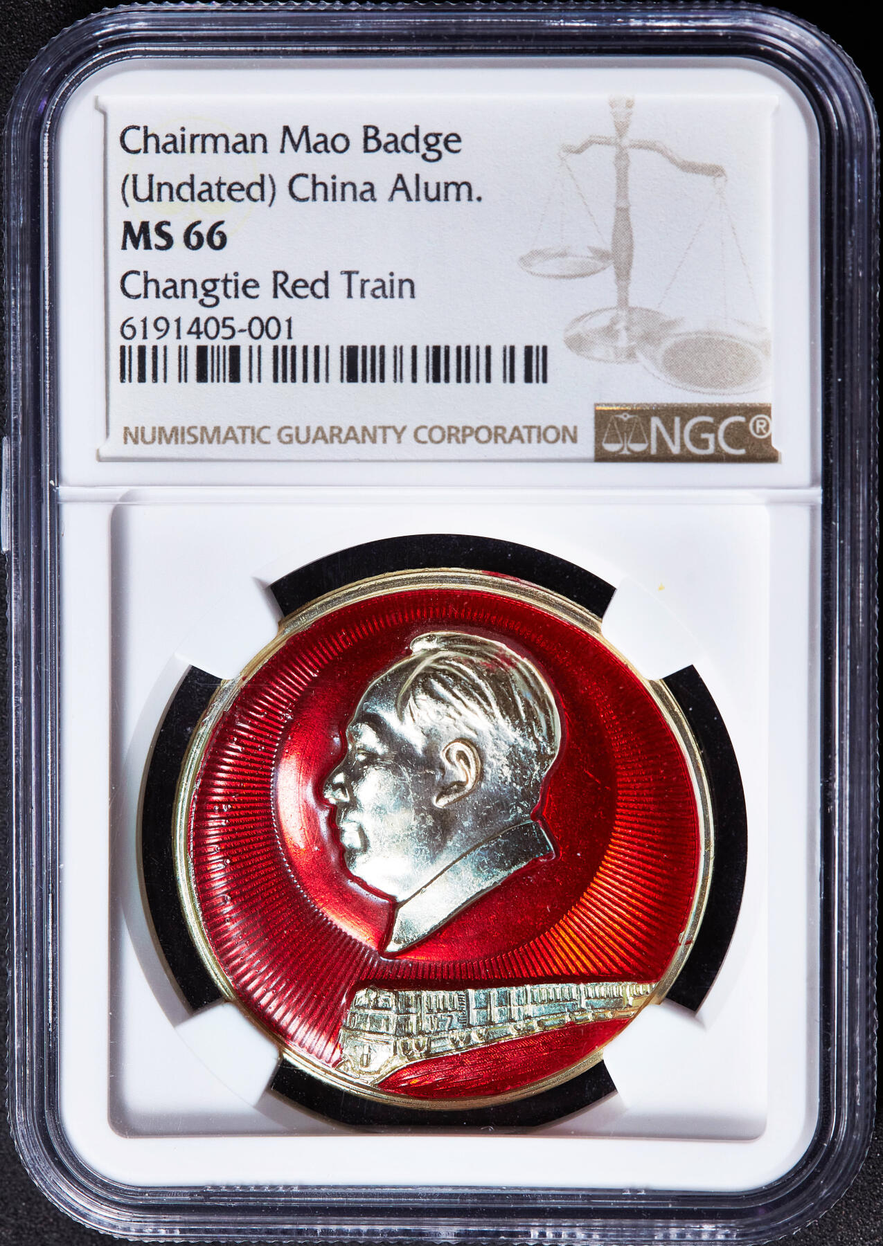 【俄甄集藏】满园春色-2026年(051)04-22星期三 晚 19:30 全场包邮 中国1966-1976年毛主席像章-长铁红色列车，NGC MS66，铝制珐琅，直径：35mm