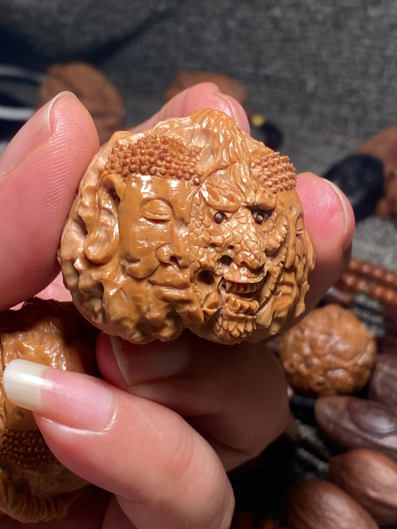 捡漏苏州非物质文化遗产，核雕艺术老苏工 福利苏工核雕，纯手工雕刻,核桃老苏工魔由心生个性十足，等待有缘人，市场无同款，尺寸4。55喜欢的来
