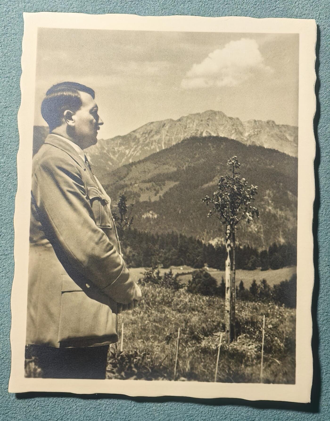 盛世勋华——号角文化勋章邮票专场拍卖第314期 德国（1939）官方摄影师海因里希·霍夫曼照片 小胡子从瓦亨费尔德别墅望向温特斯贝格山