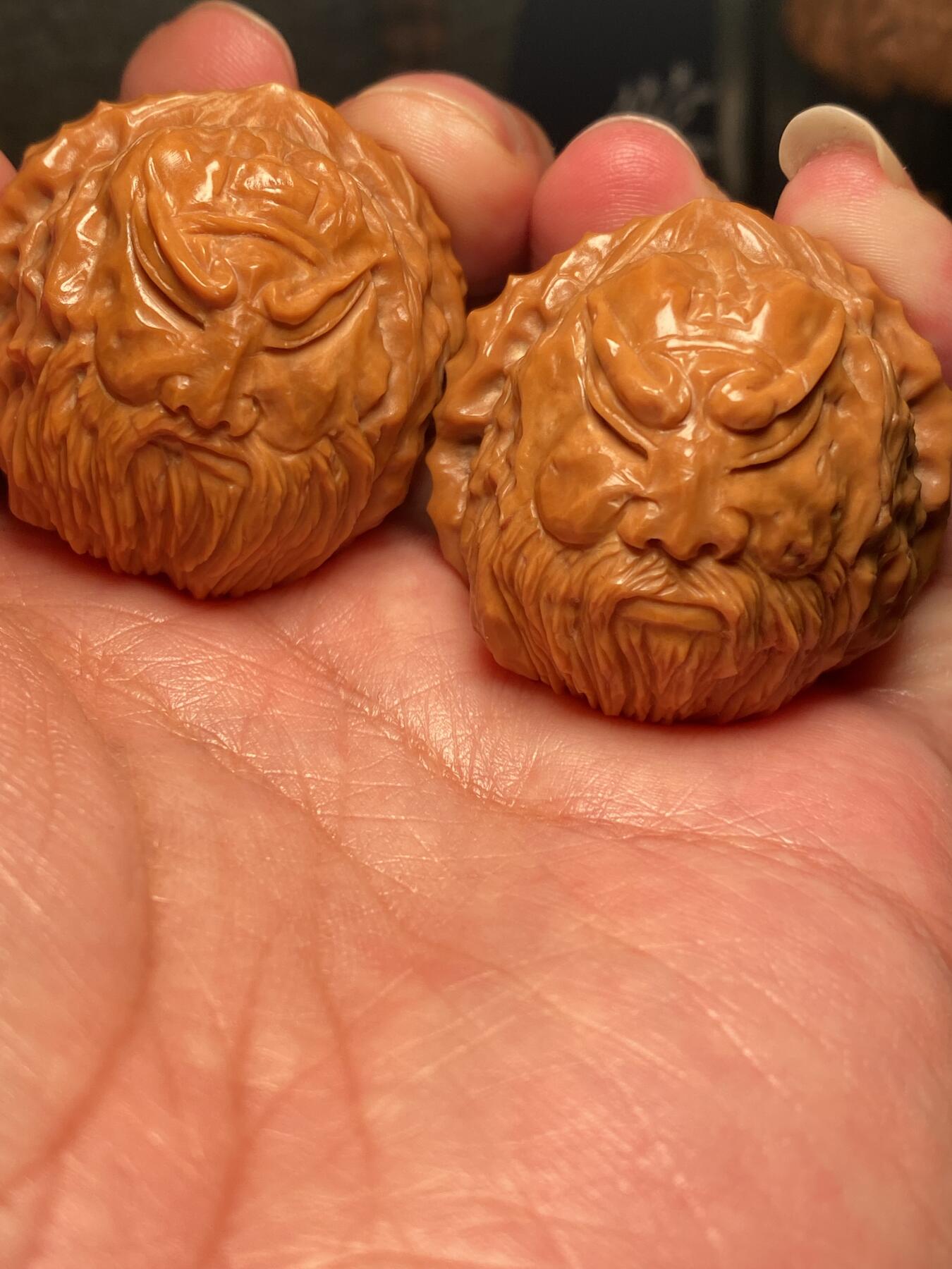 捡漏苏州非物质文化遗产，核雕艺术老苏工 福利苏工核雕，纯手工雕刻,核桃老苏工关二哥，忠义千秋，个性十足，等待有缘人，市场无同款，尺寸4。05喜欢的来