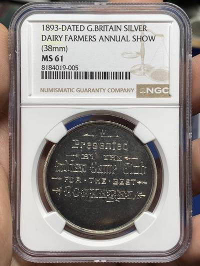 《竞宝斋》第479场 周日，周一 2场连拍 （全场包邮）20级店铺 欢迎送拍 - NGC MS61 英国 1893年 农业年度庆典银章 正反金色镜面底板环五彩 字体娟秀 非常少见的品种