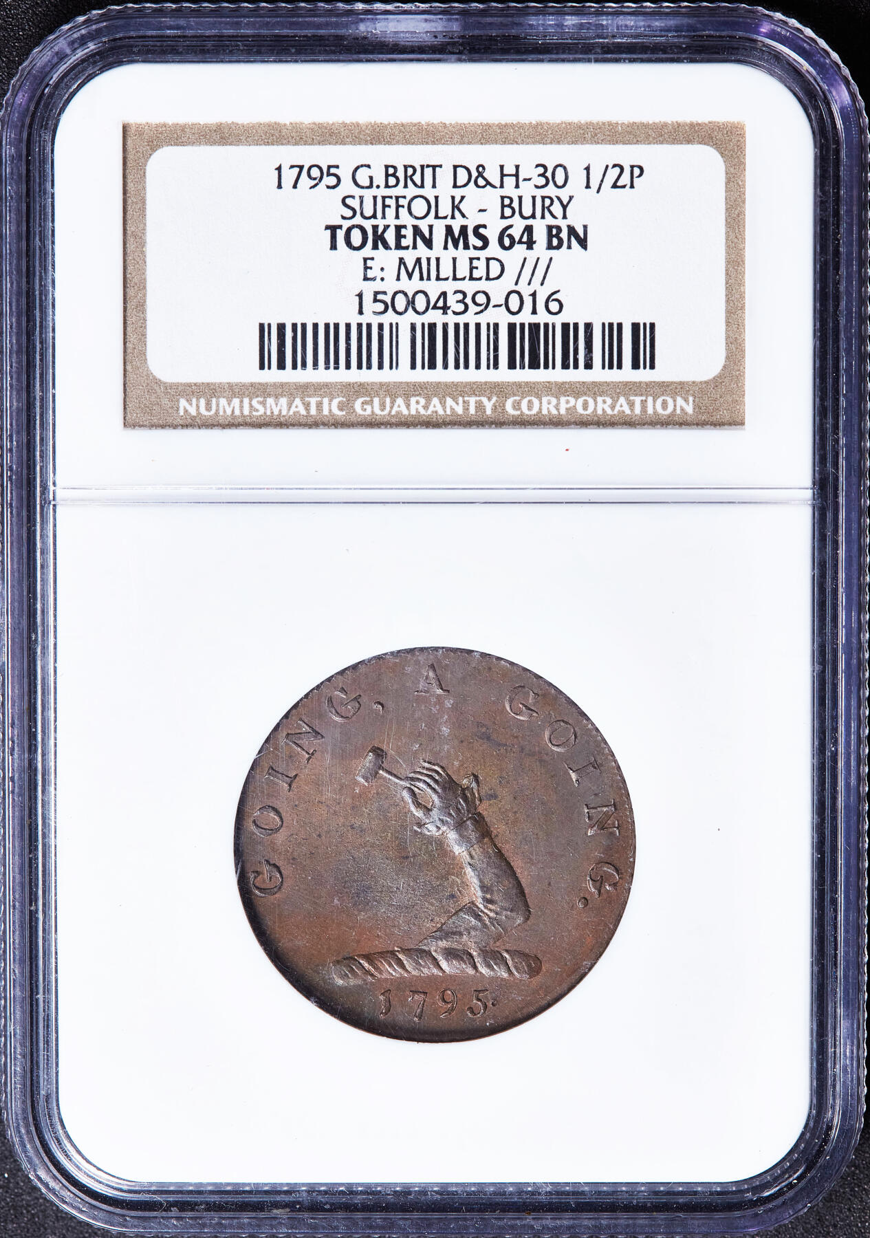 【俄甄集藏】满园春色-2026年(051)04-22星期三 晚 19:30 全场包邮 英国1795年萨福克郡伯里圣埃德蒙兹Charles Guest拍卖行1/2便士名誉女神墨菲商业代用铜币，NGC MS64，巧克力包浆，转光品相，币完好，划痕是外盒上