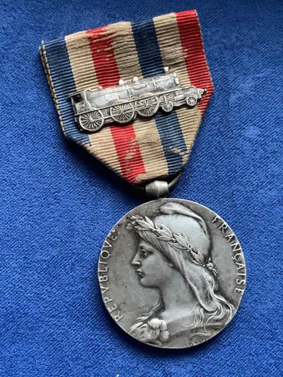 《竞宝斋》第479场 周日，周一 2场连拍 （全场包邮）20级店铺 欢迎送拍 - 法国公共工程部颁发的铁路荣誉奖章 带绶带总重19.5克 32.2mm