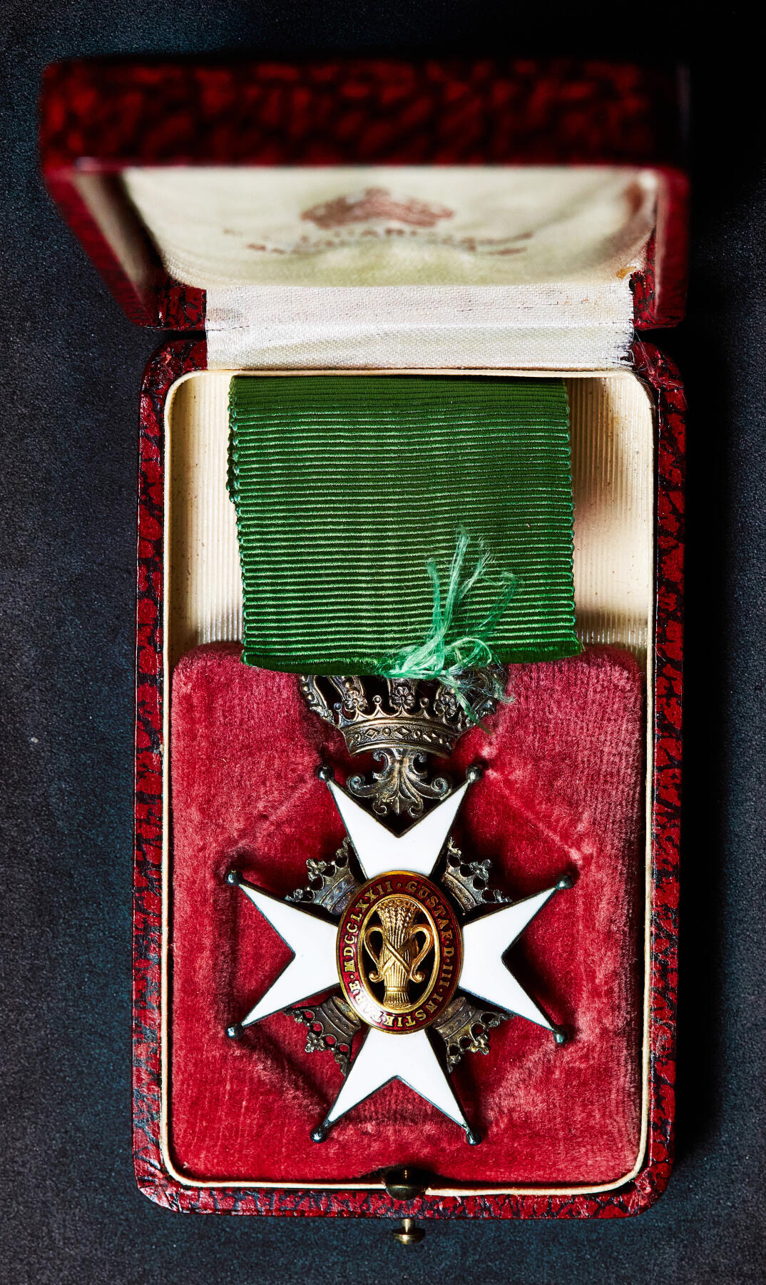 【俄甄集藏】满园春色-2026年(051)04-22星期三 晚 19:30 全场包邮 瑞典19世纪颁发骑士级瓦萨勋章，原盒，银质珐琅，保存完好，高：63mm，直径：38mm，不含绶带重量：17.9克