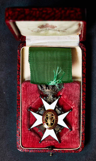 【俄甄集藏】满园春色-2026年(051)04-22星期三 晚 19:30 全场包邮 - 瑞典19世纪颁发骑士级瓦萨勋章，原盒，银质珐琅，保存完好，高：63mm，直径：38mm，不含绶带重量：17.9克