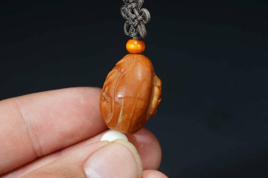 上海都达杂项专场八十一【全场包邮】  橄榄核雕悟道手机小挂件65-228