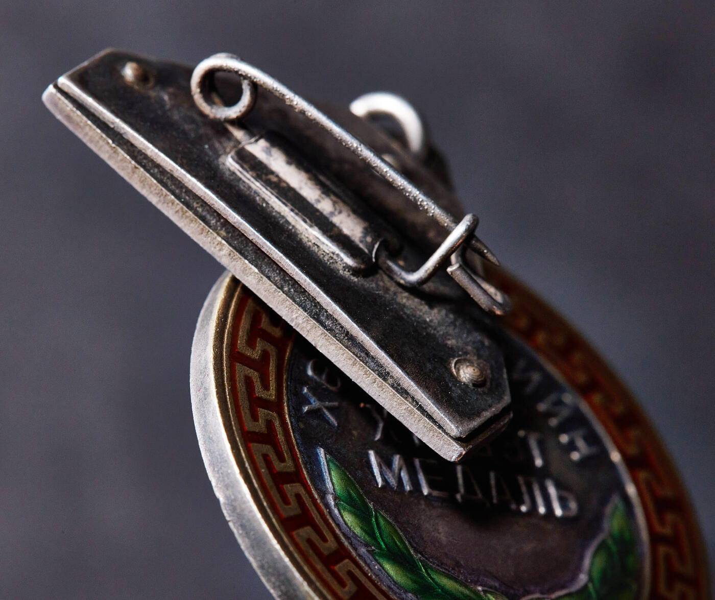 【俄甄集藏】满园春色-2026年(051)04-22星期三 晚 19:30 全场包邮 蒙古人民共和国劳动荣誉奖章，银质局部珐琅，33663号，高：65mm，直径：35mm，重：34.1克，925银，热门品种