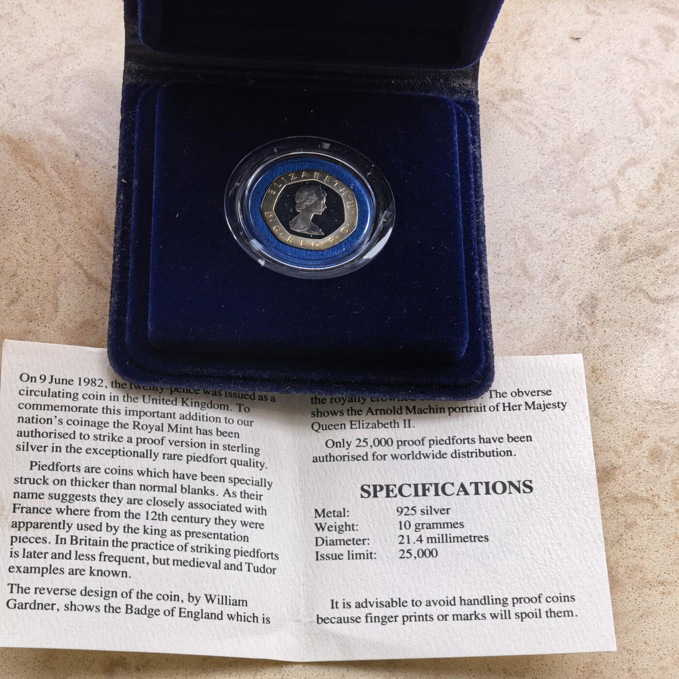 道一币馆币章第一百七十四场 原盒证 英国1982年20便士精制银币