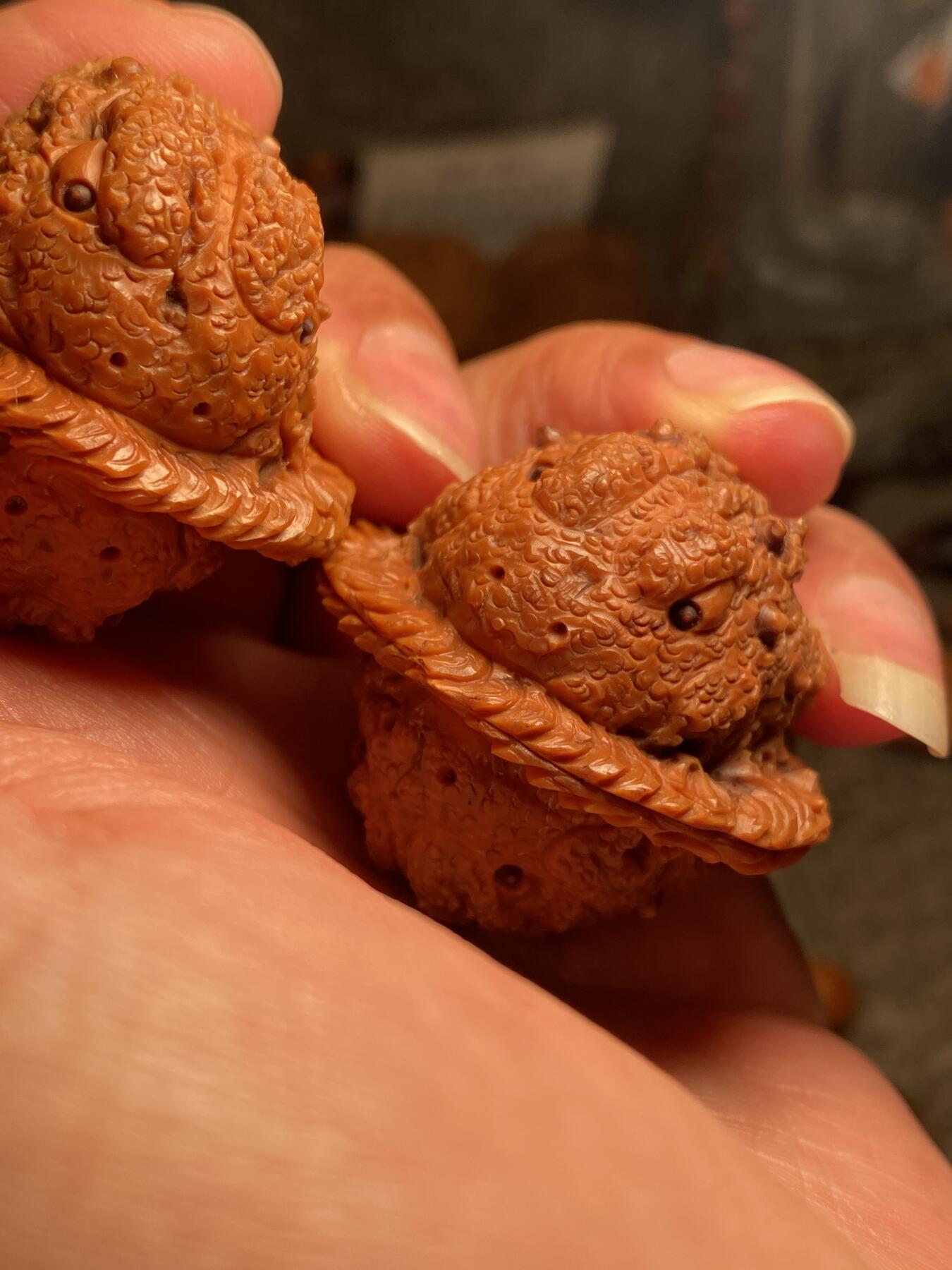 捡漏苏州非物质文化遗产，核雕艺术老苏工 福利苏工核雕，纯手工雕刻,核桃老苏工四方来财金蟾，个性十足，等待有缘人，市场无同款，尺寸4。0喜欢的来