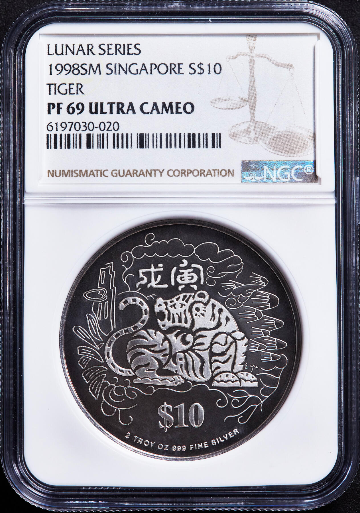 【俄甄集藏】满园春色-2026年(051)04-22星期三 晚 19:30 全场包邮 新加坡1998年纪念中国生肖虎年2盎司加厚精制大银币，NGC PF69UC，重62.206克，999银，发行量38000枚