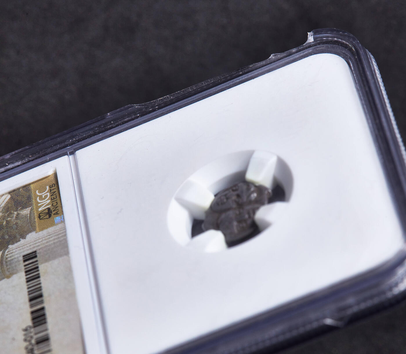 【俄甄集藏】满园春色-2026年(051)04-22星期三 晚 19:30 全场包邮 古希腊莫西亚伊斯特罗斯城公元前4世纪1/4德拉克马双子座兄弟银币，NGC VF，稀有小面值，正面是双子男孩头像象征日出日落，背面鹰啄食海豚，上方币文：伊斯特罗斯，直径：11mm，稀少品种，外盒破损，见详图