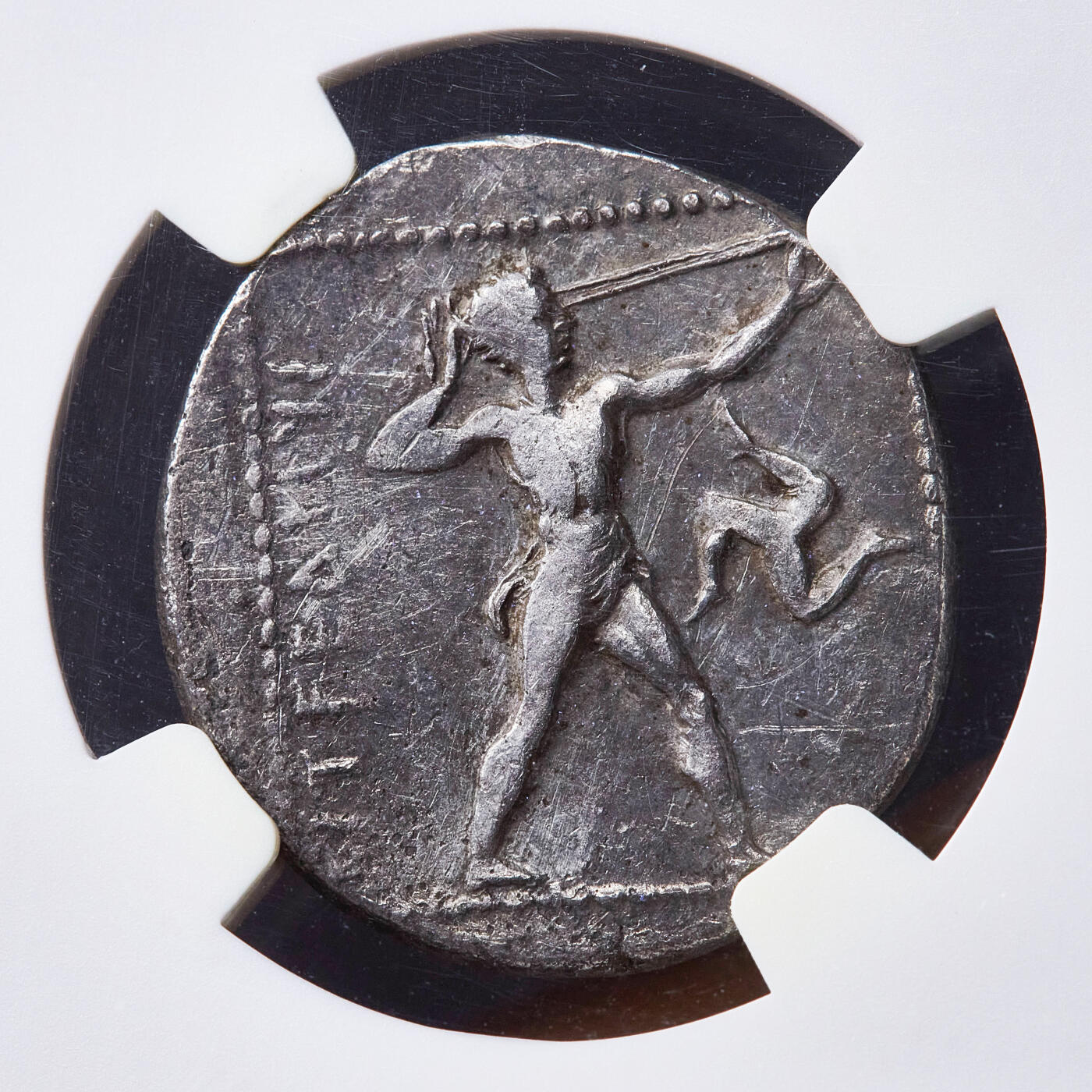 【俄甄集藏】满园春色-2026年(051)04-22星期三 晚 19:30 全场包邮 古希腊潘菲尼亚艾斯蓬杜斯公元前380-325年奥运摔跤手1斯塔特银币，NGC VF，正面弹弓手用弹弓投石，右边有三腿转轮，左侧币文为地名艾斯蓬杜斯；背面两个摔跤手互相抓扭对方，直径23mm