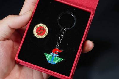 上海都达杂项专场102【全场包邮】  2015年 职工运动会胸章、钥匙扣63-343