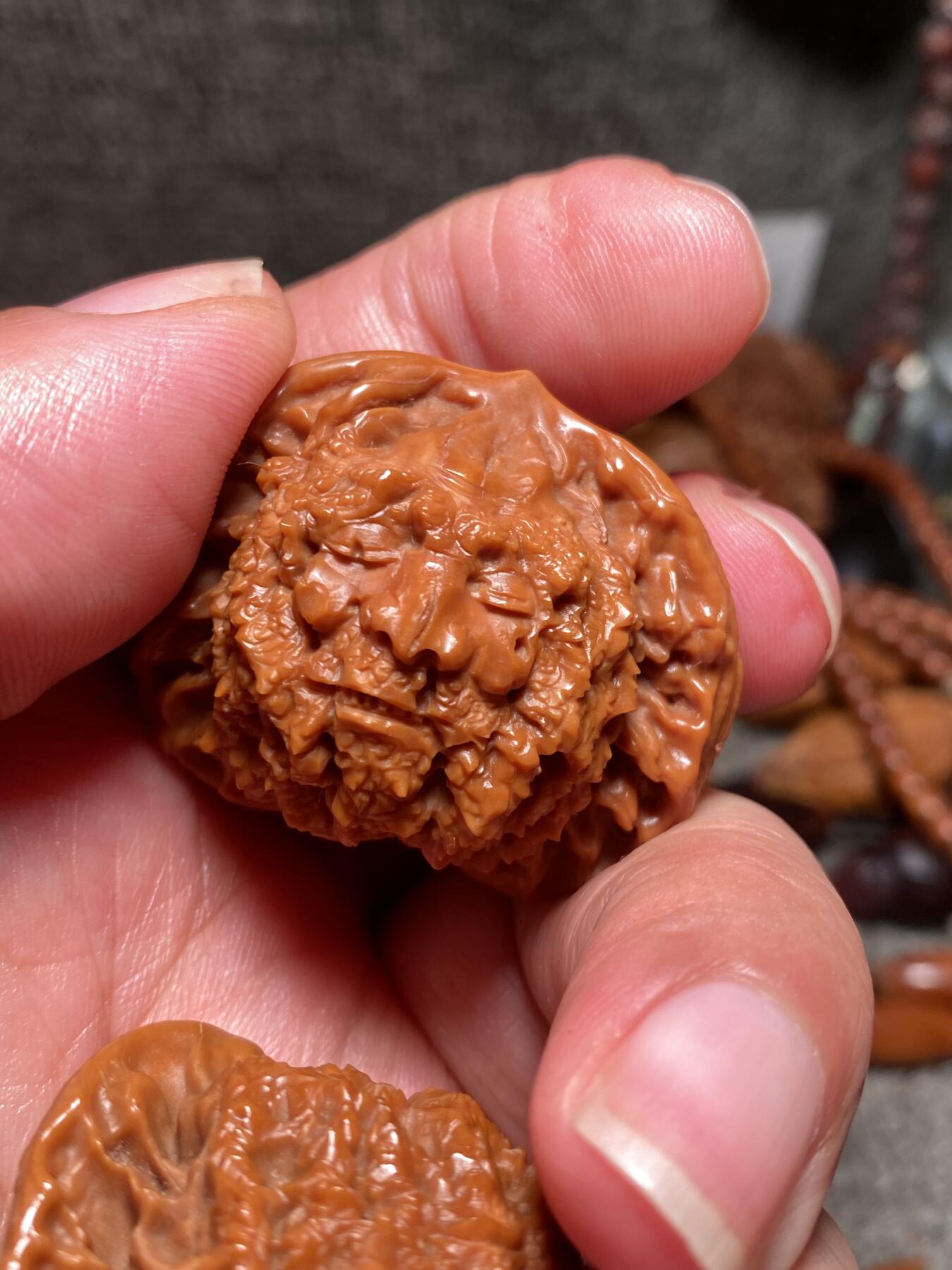 捡漏苏州非物质文化遗产，核雕艺术老苏工 福利苏工核雕，纯手工雕刻,核桃老苏工达摩禅宗，个性十足，宽边狮子头雕，10年老料尺寸4。1喜欢的来