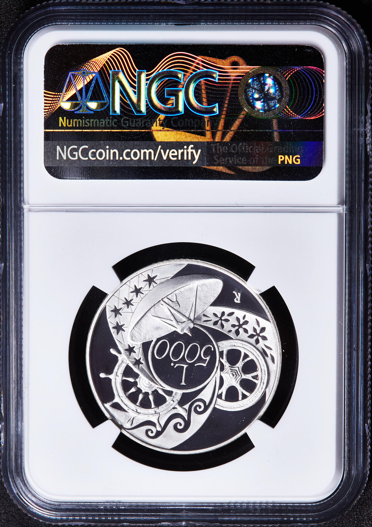 【俄甄集藏】满园春色-2026年(051)04-22星期三 晚 19:30 全场包邮 意大利1999年迎接千禧年5000里拉人造文星与天线导航精制银币，NGC PF69UC，重18克，835银，发行量8170枚，NGC35周年特殊标签