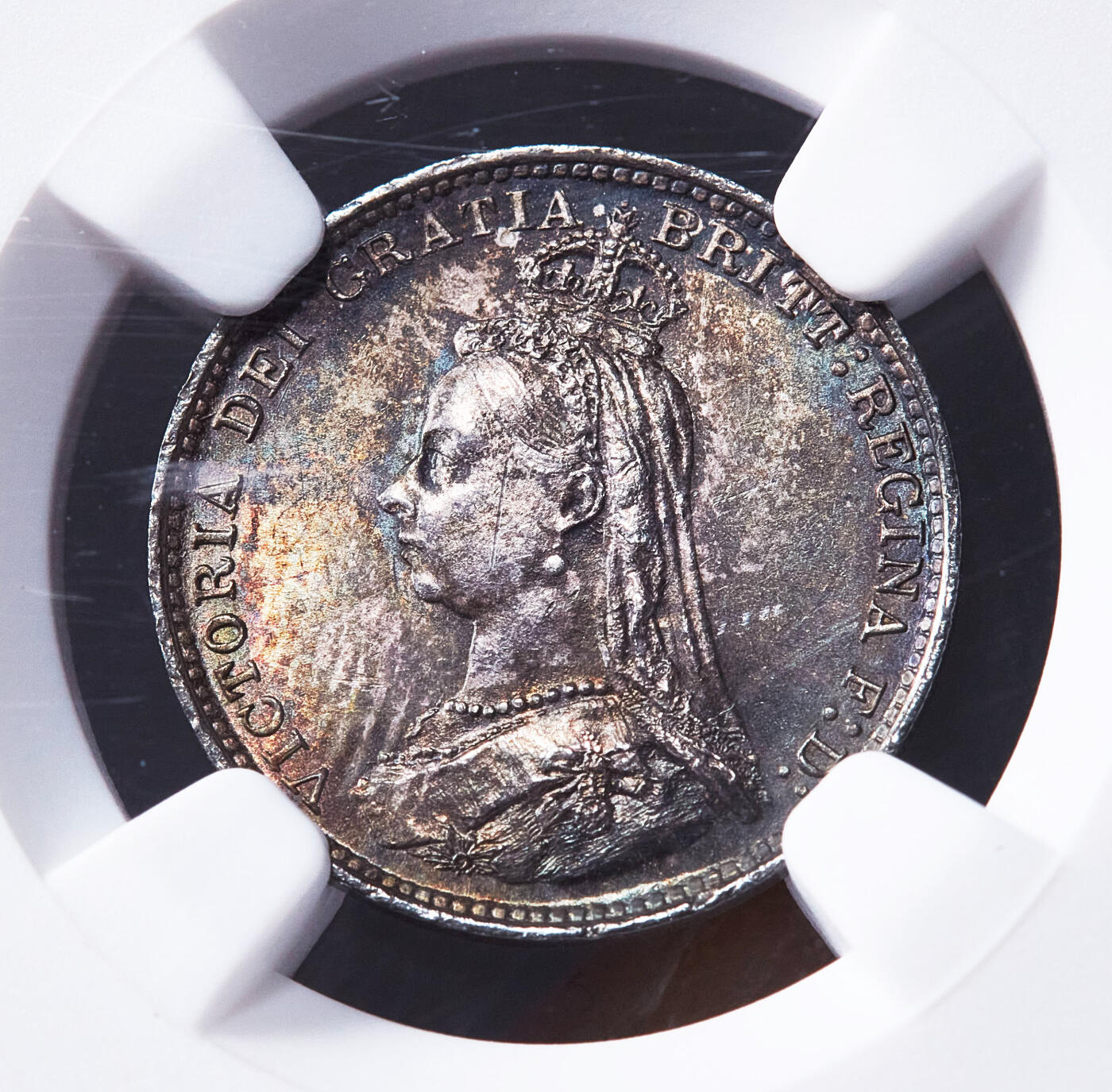 【俄甄集藏】满园春色-2026年(051)04-22星期三 晚 19:30 全场包邮 英国1887年维多利亚高冠3便士银币，NGC MS63，五彩酱彩转光品相