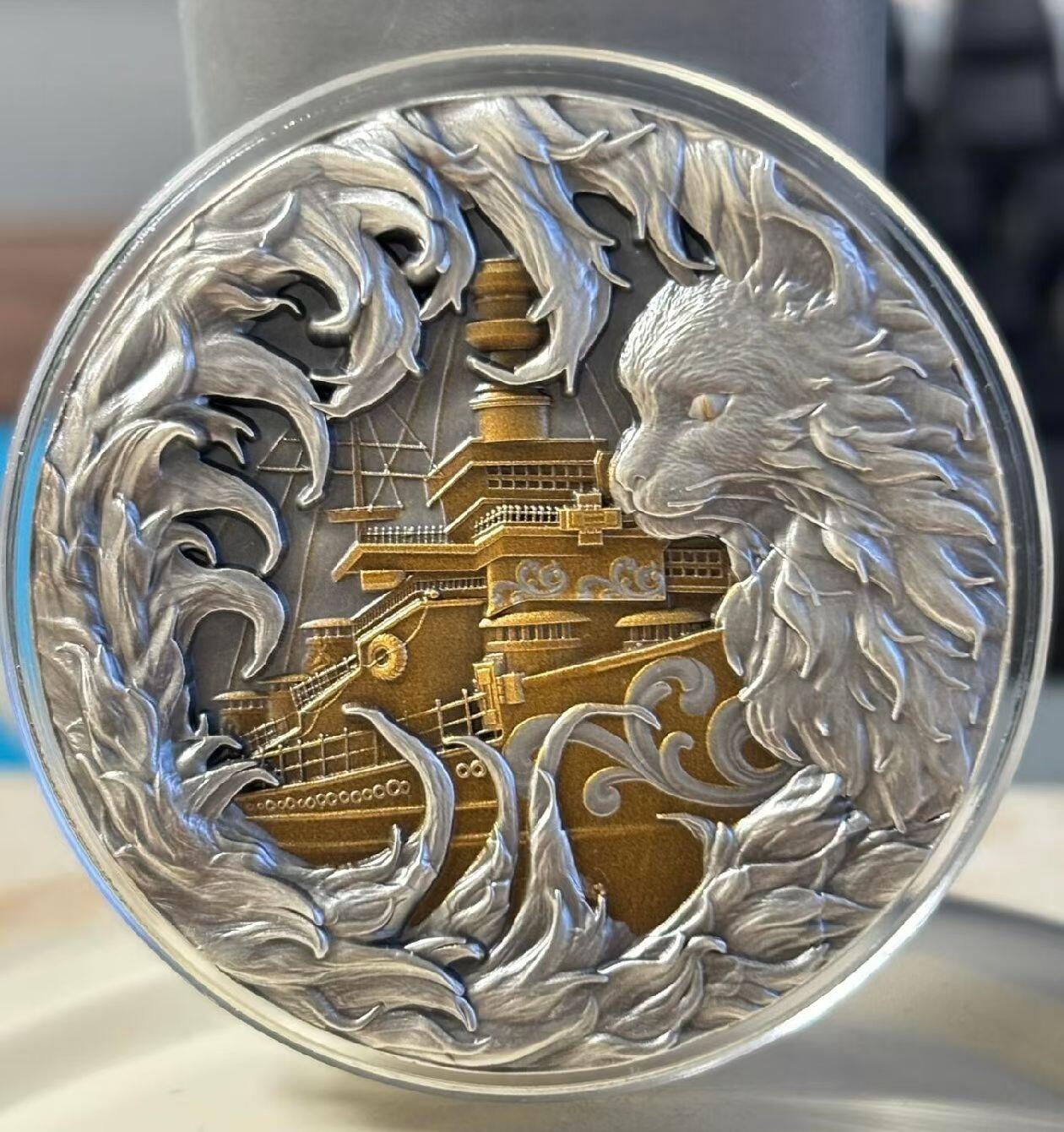 昊象达收藏银币拍卖第9场 加蓬2025年The Ship's Cat猫银币，999银，2盎司，50mm，古钱币色，带原装盒子和证书，保存很新，包装齐全