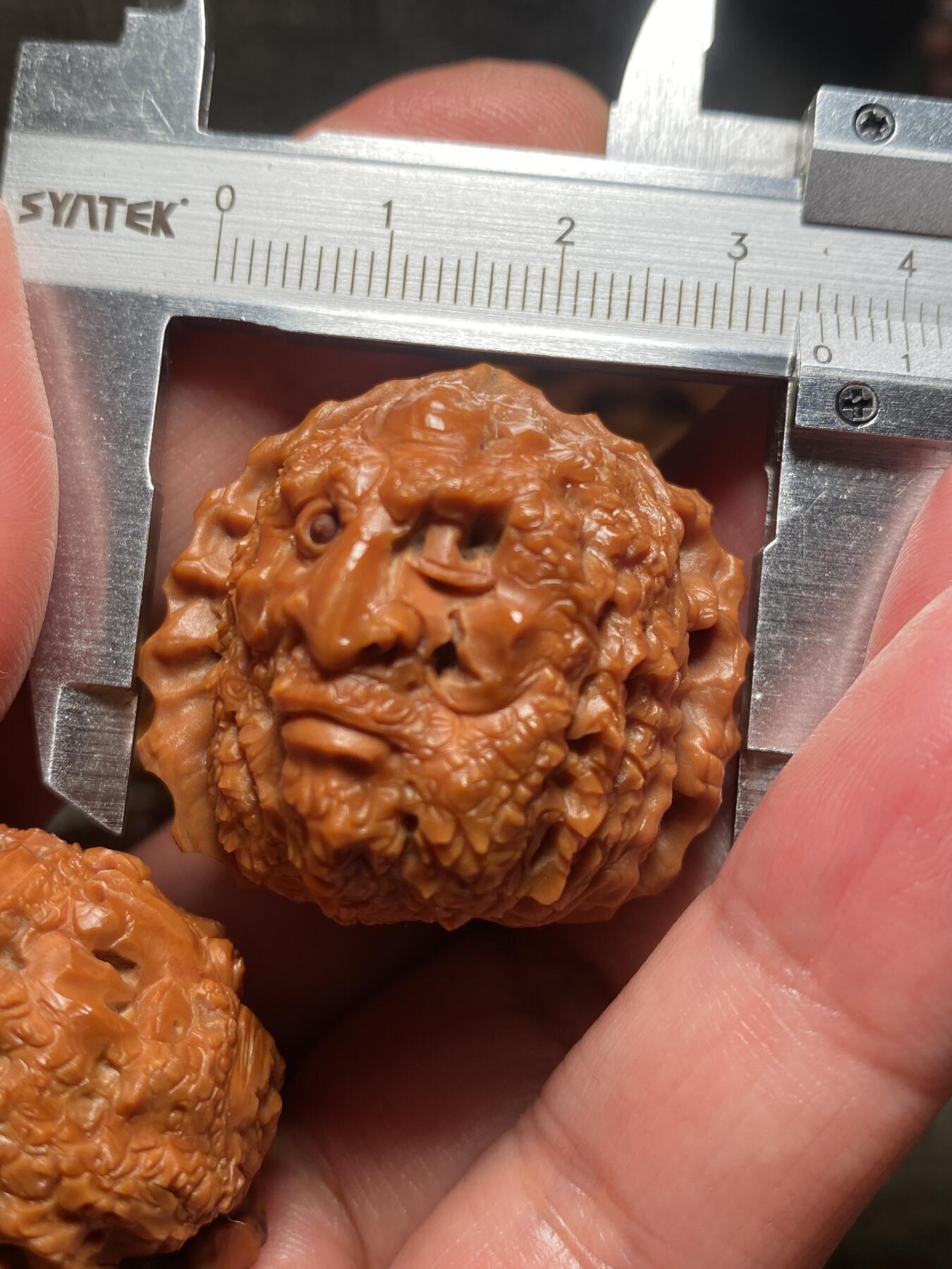 捡漏苏州非物质文化遗产，核雕艺术老苏工 福利苏工核雕，纯手工雕刻,核桃老苏工达摩，个性十足，等待有缘人，市场无同款，尺寸3。5喜欢的来