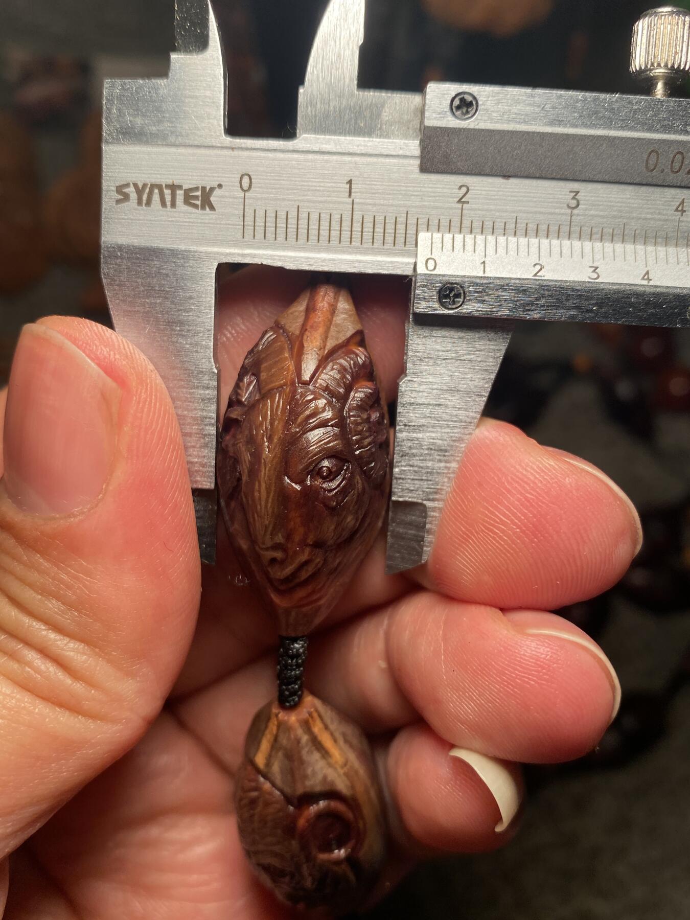 捡漏苏州非物质文化遗产，核雕艺术老苏工 福利苏工核雕纯手工老手艺名家王红秋老师雕刻紫核全手工福禄寿喜财十二生肖，雕工深峻，个性十足，等待有缘人，尺寸1。75x3.6喜欢的来