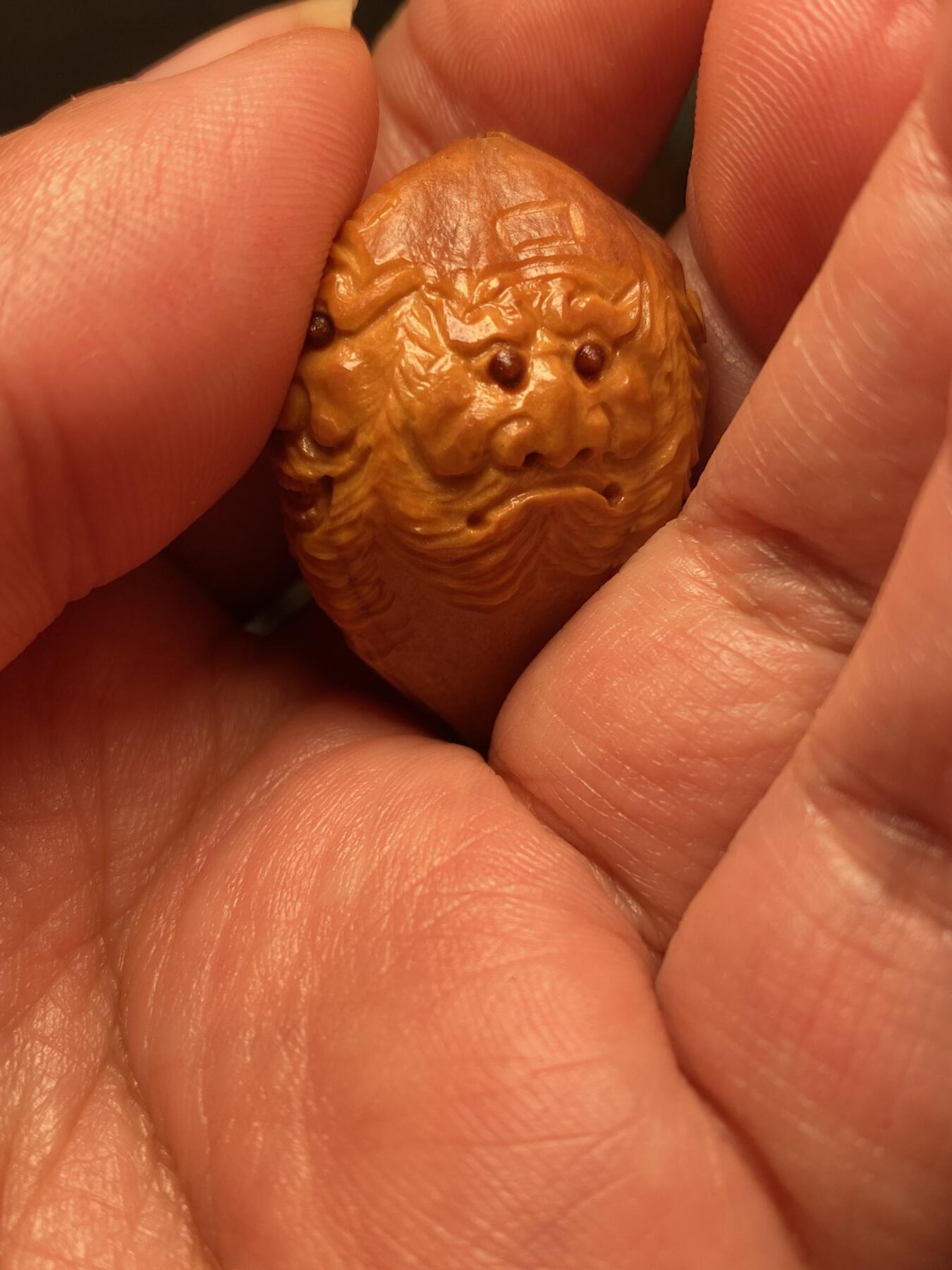 捡漏苏州非物质文化遗产，核雕艺术老苏工 福利苏工核雕，纯手工雕刻,钟馗百态，个性十足，等待有缘人，尺寸2。7x3。58喜欢的来