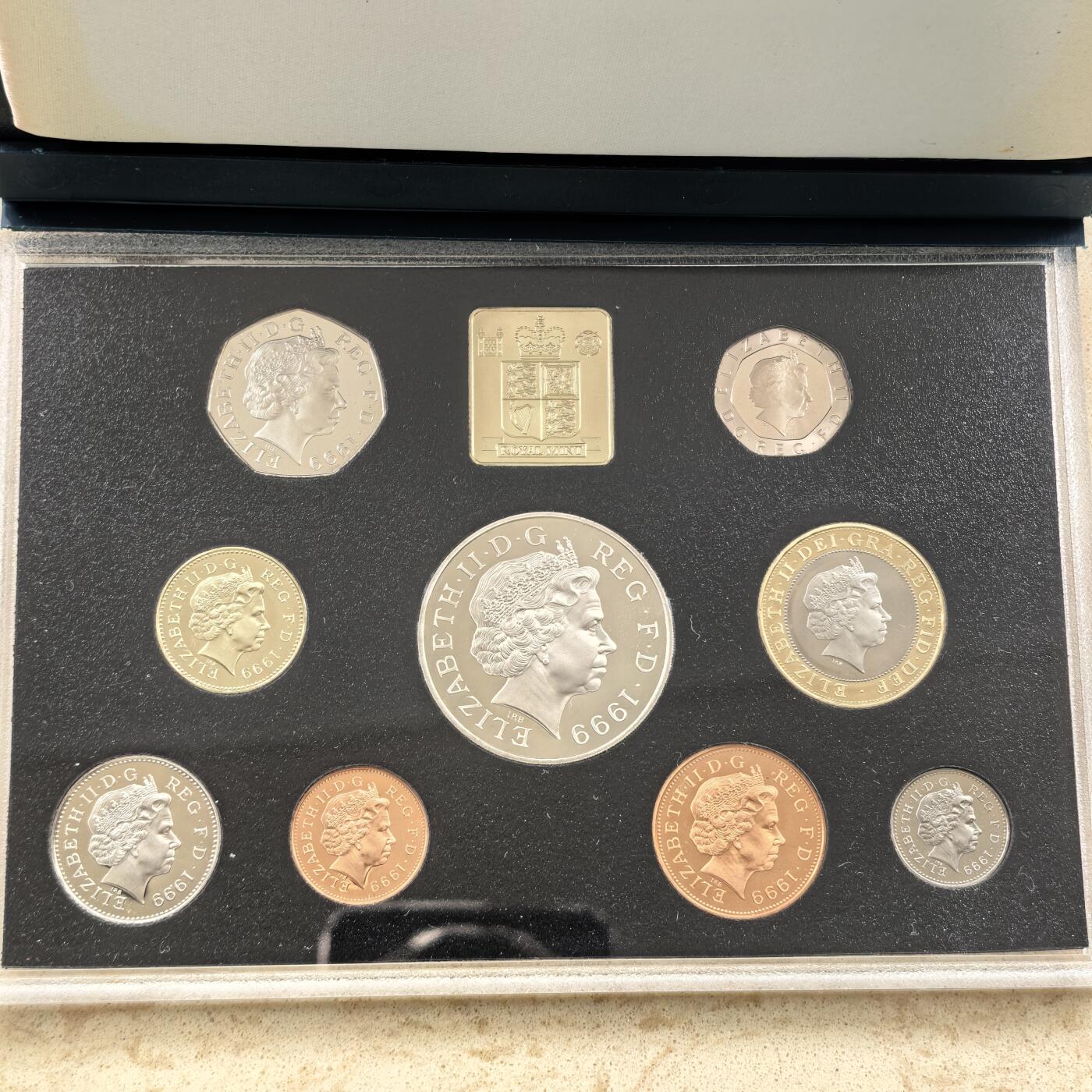 道一币馆币章第一百七十四场 原盒证 英国19991年精制套币九枚+纪念章