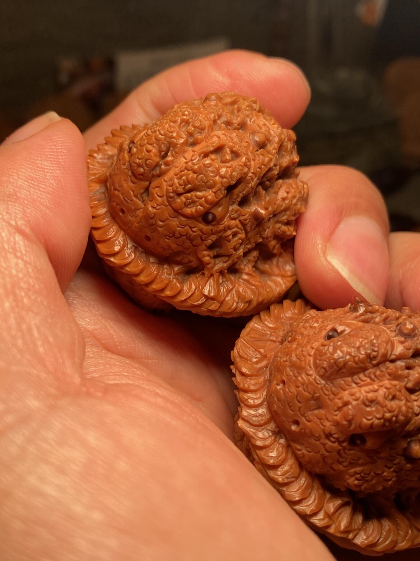 捡漏苏州非物质文化遗产，核雕艺术老苏工 福利苏工核雕，纯手工雕刻,核桃老苏工四方来财金蟾，个性十足，等待有缘人，市场无同款，尺寸4。0喜欢的来