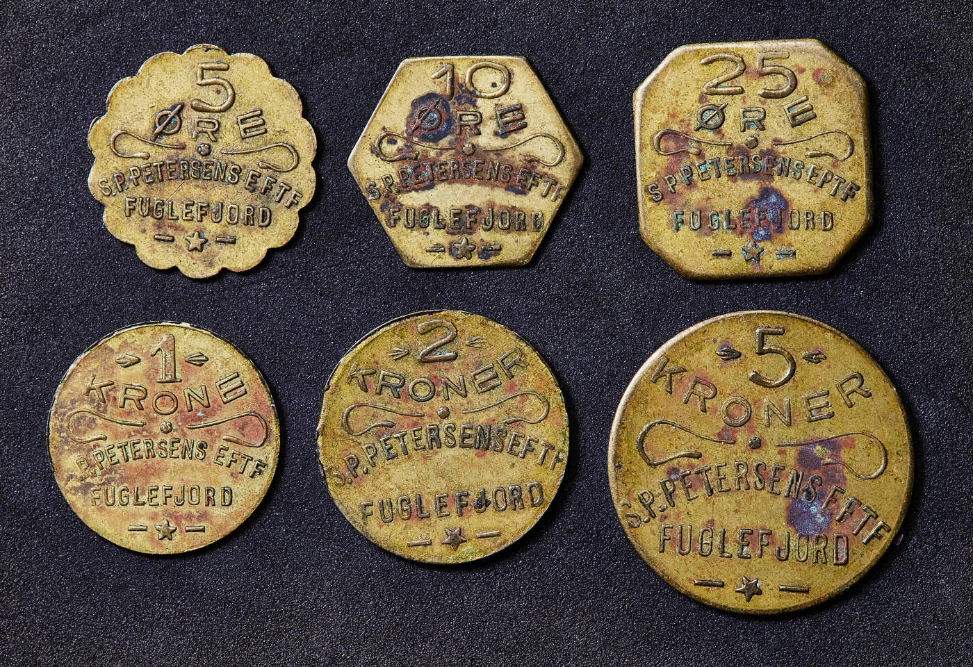 【俄甄集藏】满园春色-2026年(051)04-22星期三 晚 19:30 全场包邮 挪威1905-1950年斯匹次卑尔根富格勒峡湾5欧尔-5克朗商业代用铜币6枚全套，稀有品种