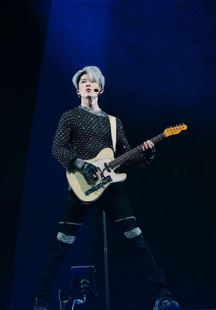 零元拍：武士吉他手，跨越次元摇滚狼人·石原贵雅（Miyavi）签名泽田本家铜锣烧收藏卡！