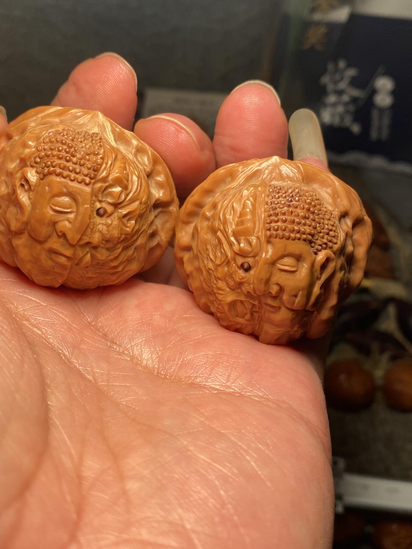 捡漏苏州非物质文化遗产，核雕艺术老苏工 福利苏工核雕，纯手工雕刻,核桃四面雕刻佛魔一念，个性十足，等待有缘人，市场无同款，尺寸4。18喜欢的来