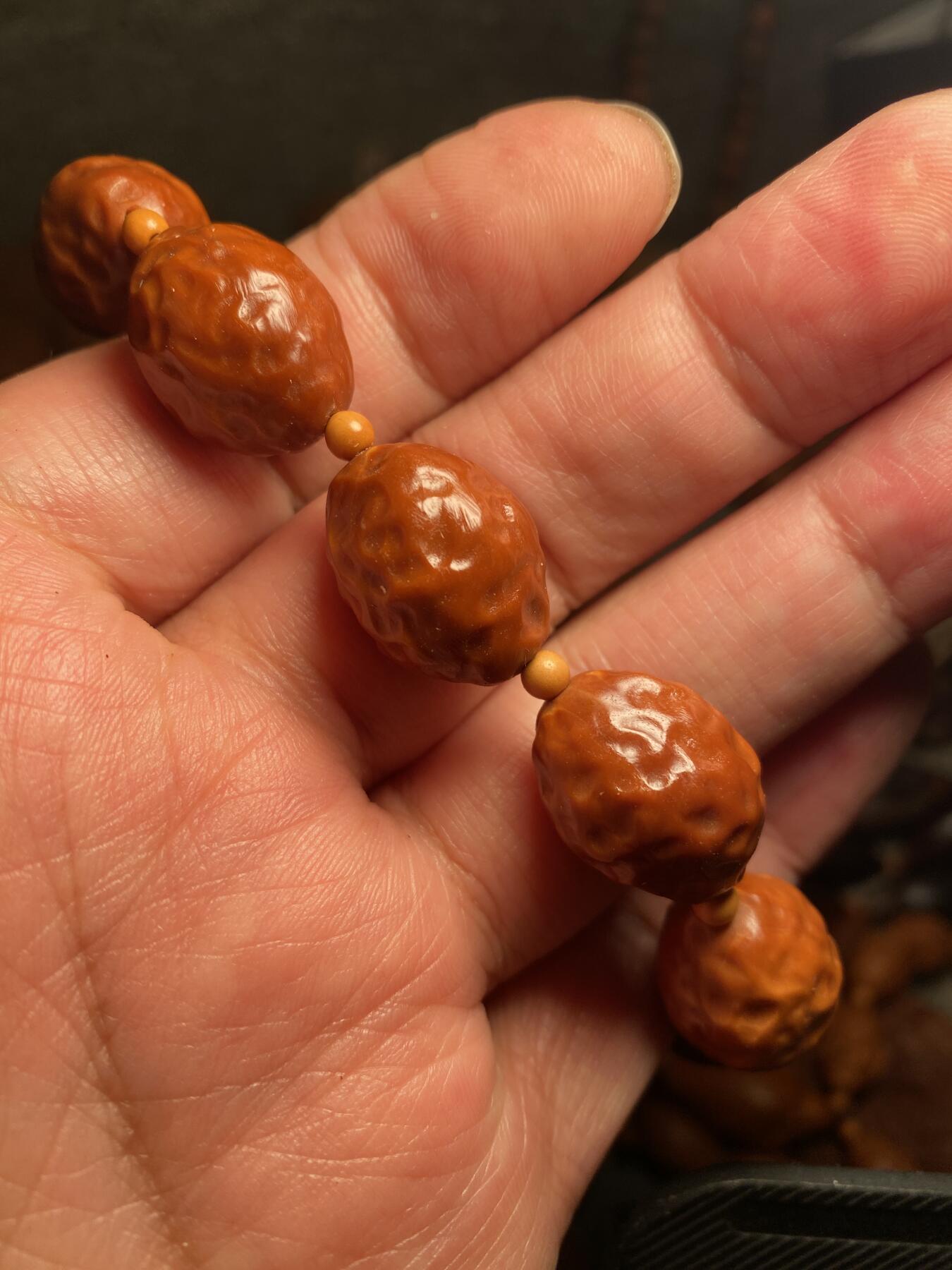 捡漏苏州非物质文化遗产，核雕艺术老苏工 福利苏工核雕，纯手工铁核大枣，10年老料，个性十足，等待有缘人，市场无同款，尺寸1。55x2.05左右喜欢的来