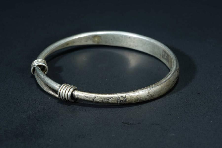 上海都达杂项专场八十一【全场包邮】  足银刻花活口手镯65-186