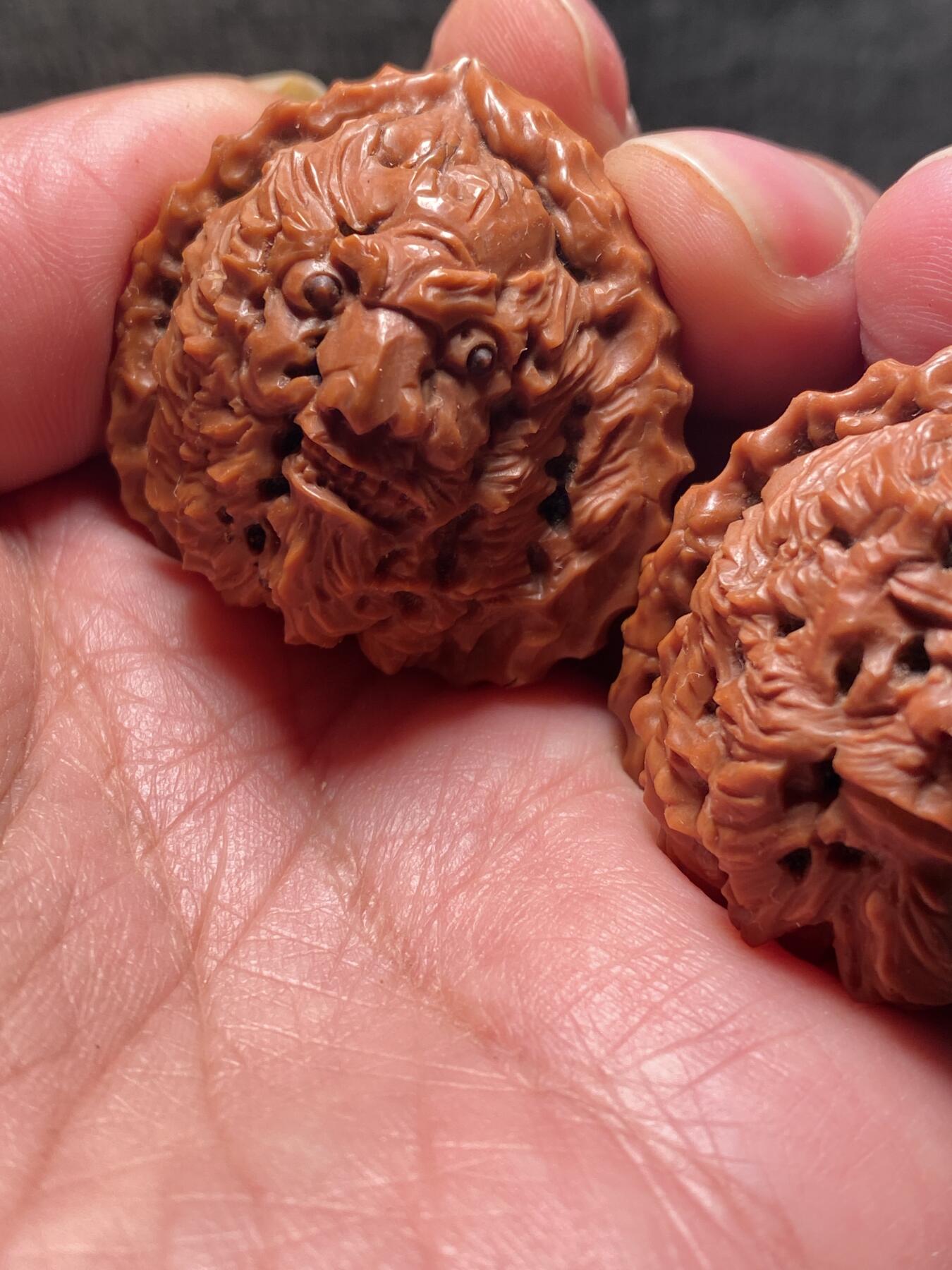 捡漏苏州非物质文化遗产，核雕艺术老苏工 福利苏工核雕，纯手工雕刻,核桃老苏工留刀痕钟馗百态，个性十足，等待有缘人，市场无同款，尺寸3。9喜欢的来