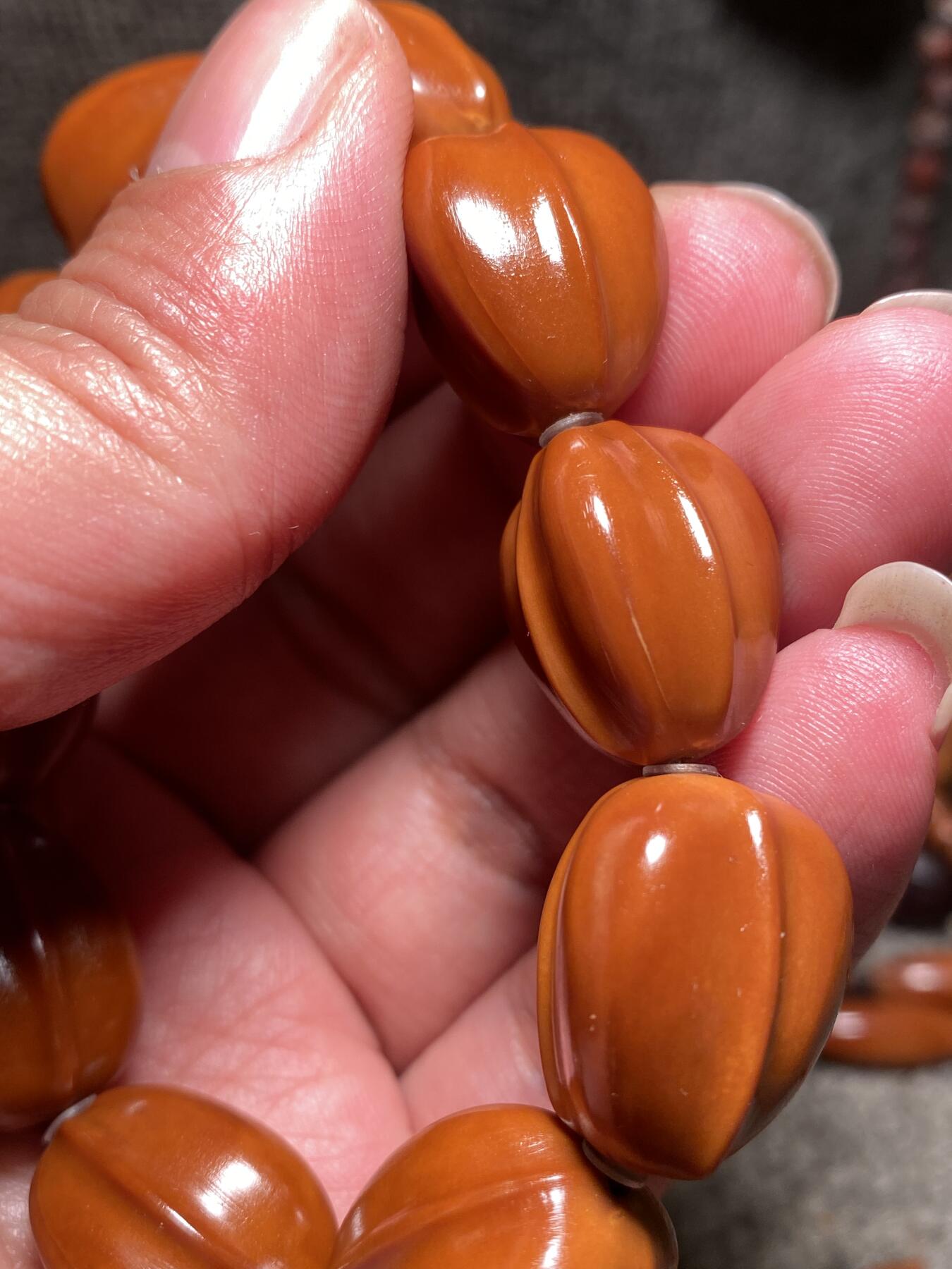 捡漏苏州非物质文化遗产，核雕艺术老苏工 福利苏工核雕，纯手工铁核鱼背，10年老料，个性十足，等待有缘人，市场无同款，尺寸1。68x2.1左右喜欢的来