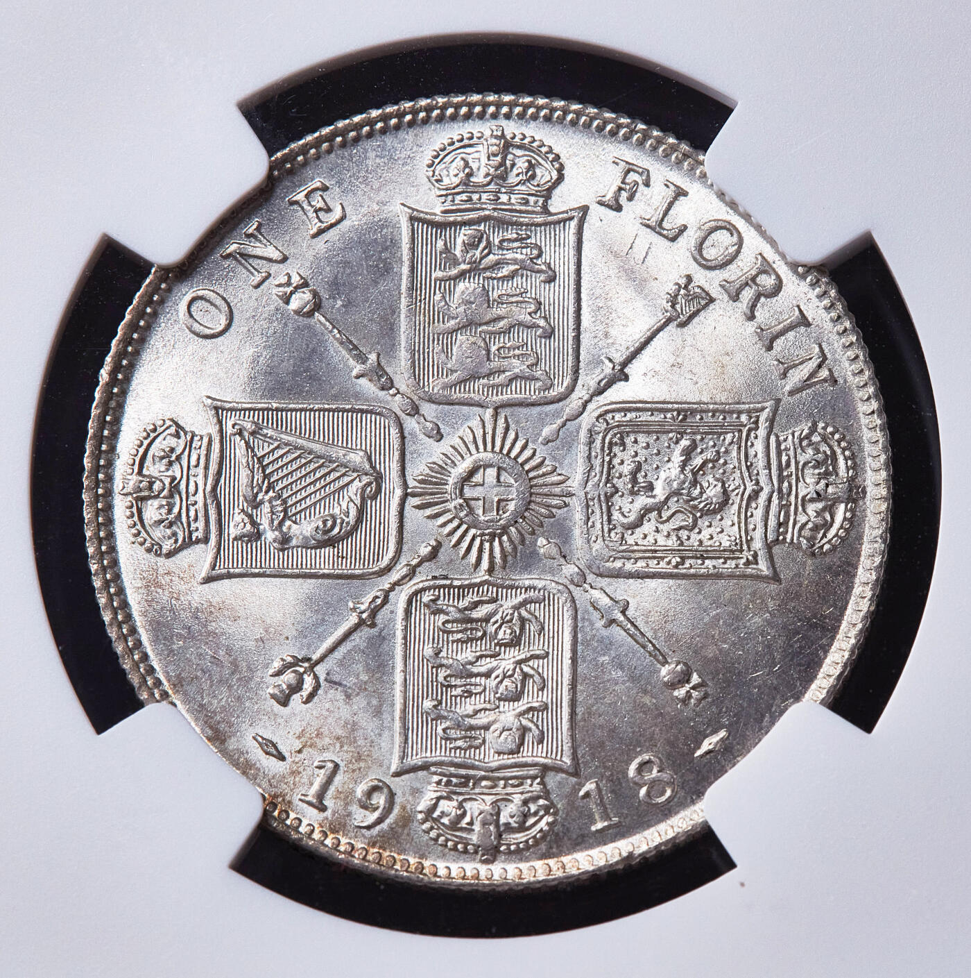 【俄甄集藏】满园春色-2026年(051)04-22星期三 晚 19:30 全场包邮 英国1918年乔治五世十字1福林银币，NGC MS63，原味包浆，转光品相