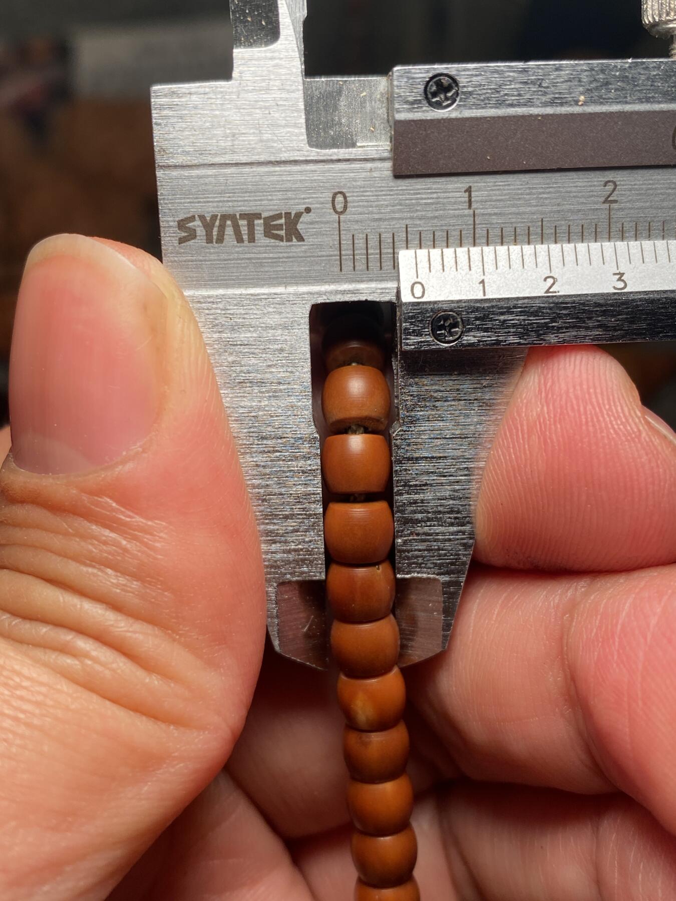 捡漏苏州非物质文化遗产，核雕艺术老苏工 福利苏工核雕，稀少罕见铁核尖直切，个性十足，等待有缘人，市场无同款，尺寸0。575喜欢的来