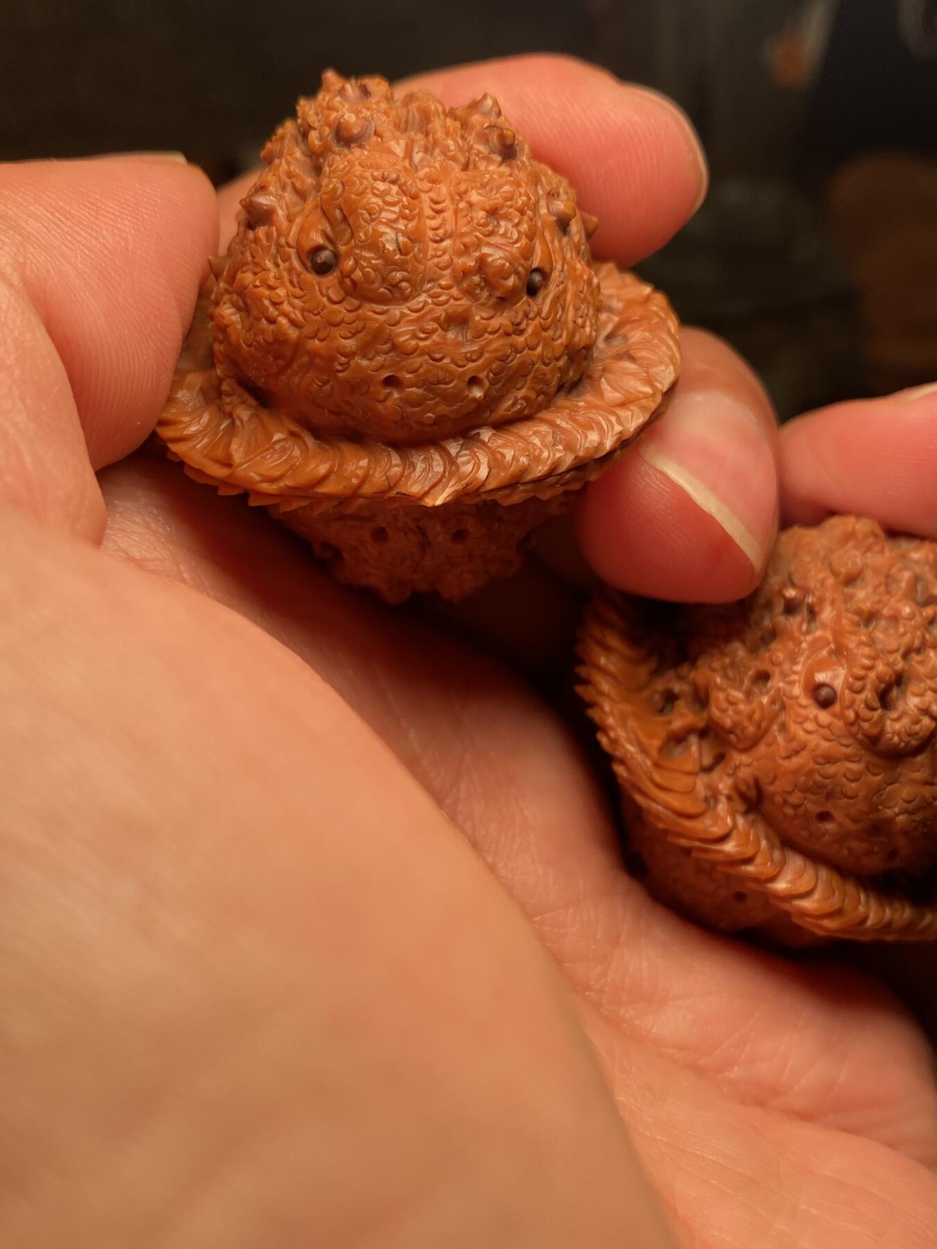 捡漏苏州非物质文化遗产，核雕艺术老苏工 福利苏工核雕，纯手工雕刻,核桃老苏工四方来财金蟾，个性十足，等待有缘人，市场无同款，尺寸4。0喜欢的来