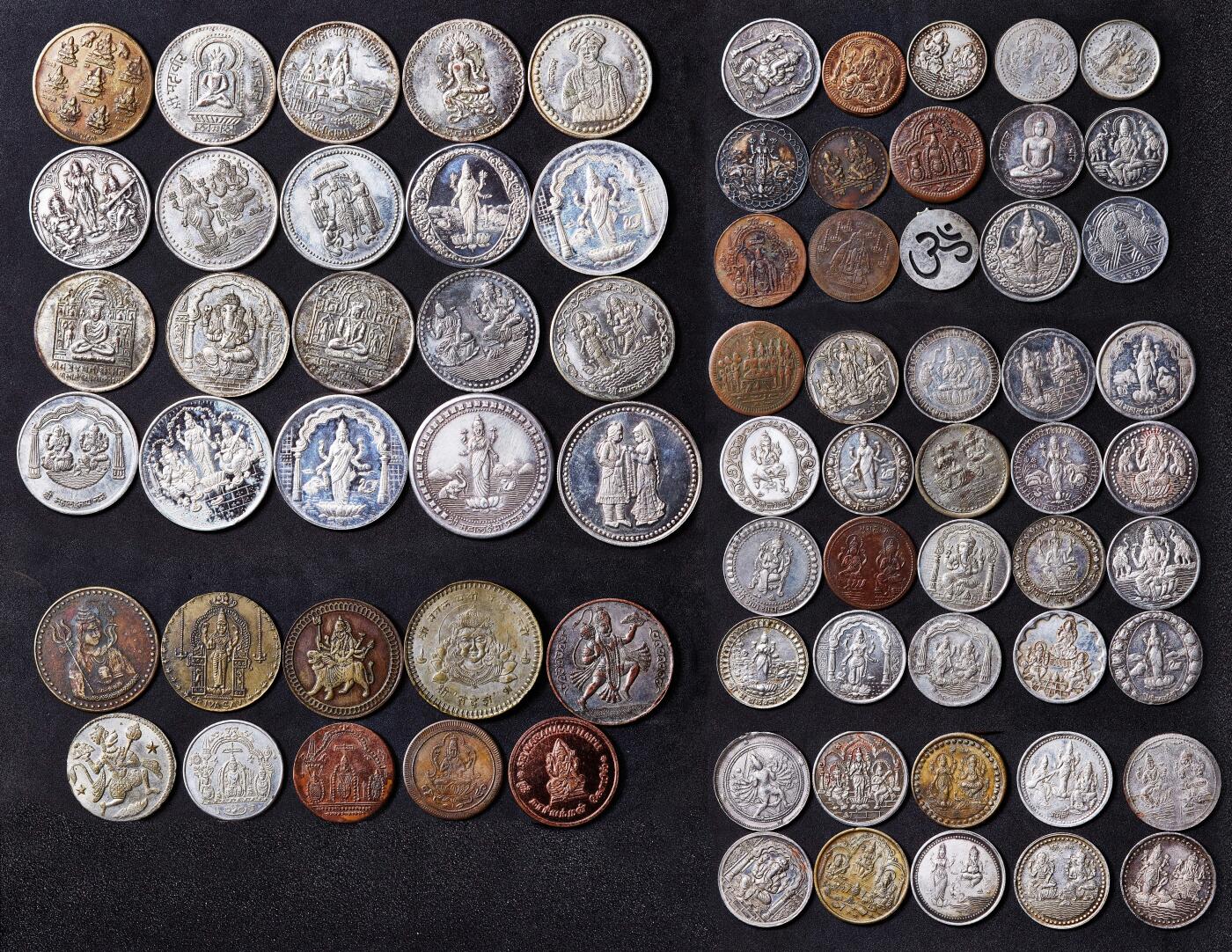 【俄甄集藏】满园春色-2026年(051)04-22星期三 晚 19:30 全场包邮 印度19-20世纪土邦印度教庙宇代用币一组，材质有银、铜、锌、合金等，最大直径：37mm，最小直径：19mm，共75枚